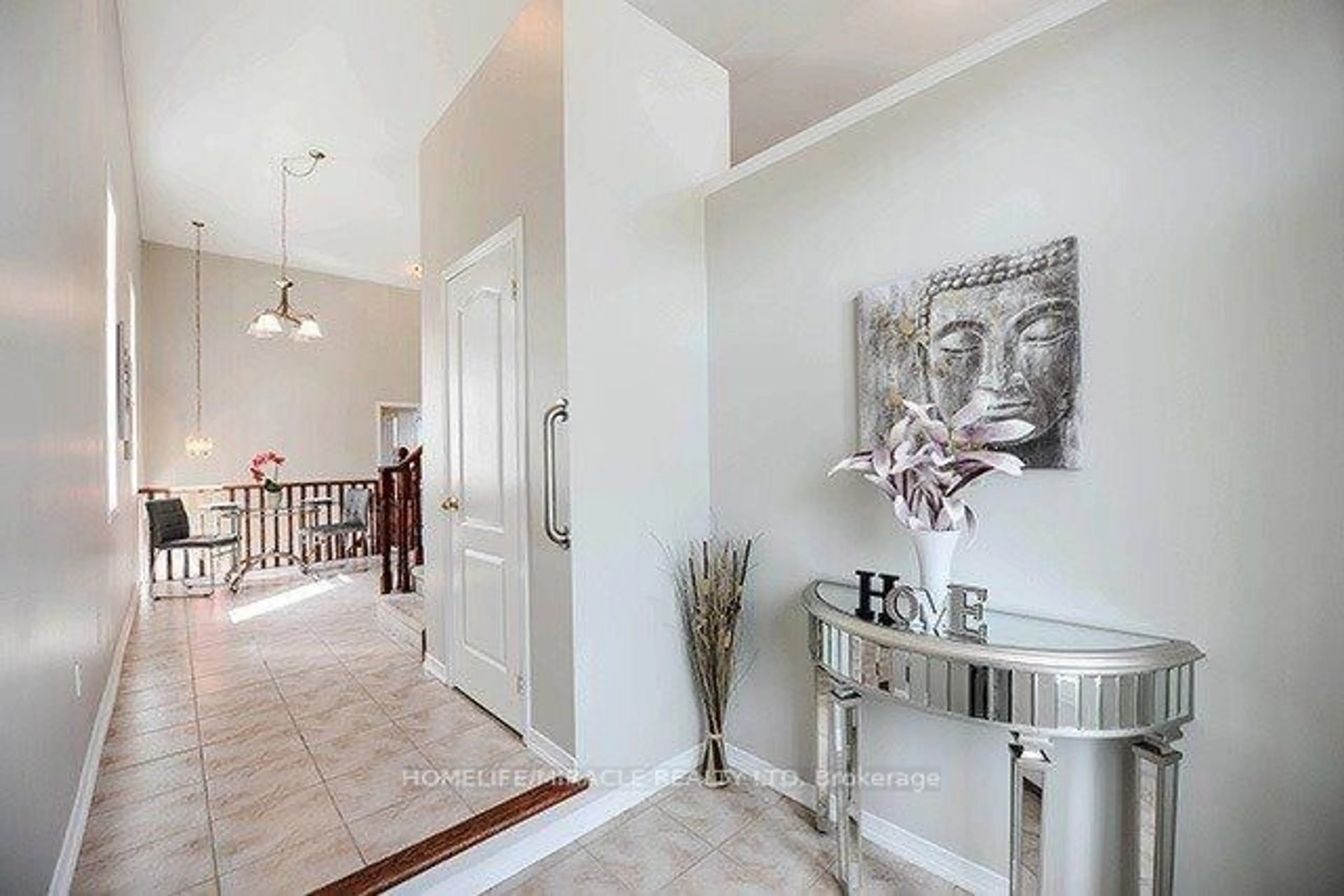 Indoor entryway for 120 River Rock Cres, Brampton Ontario L7A 2W4