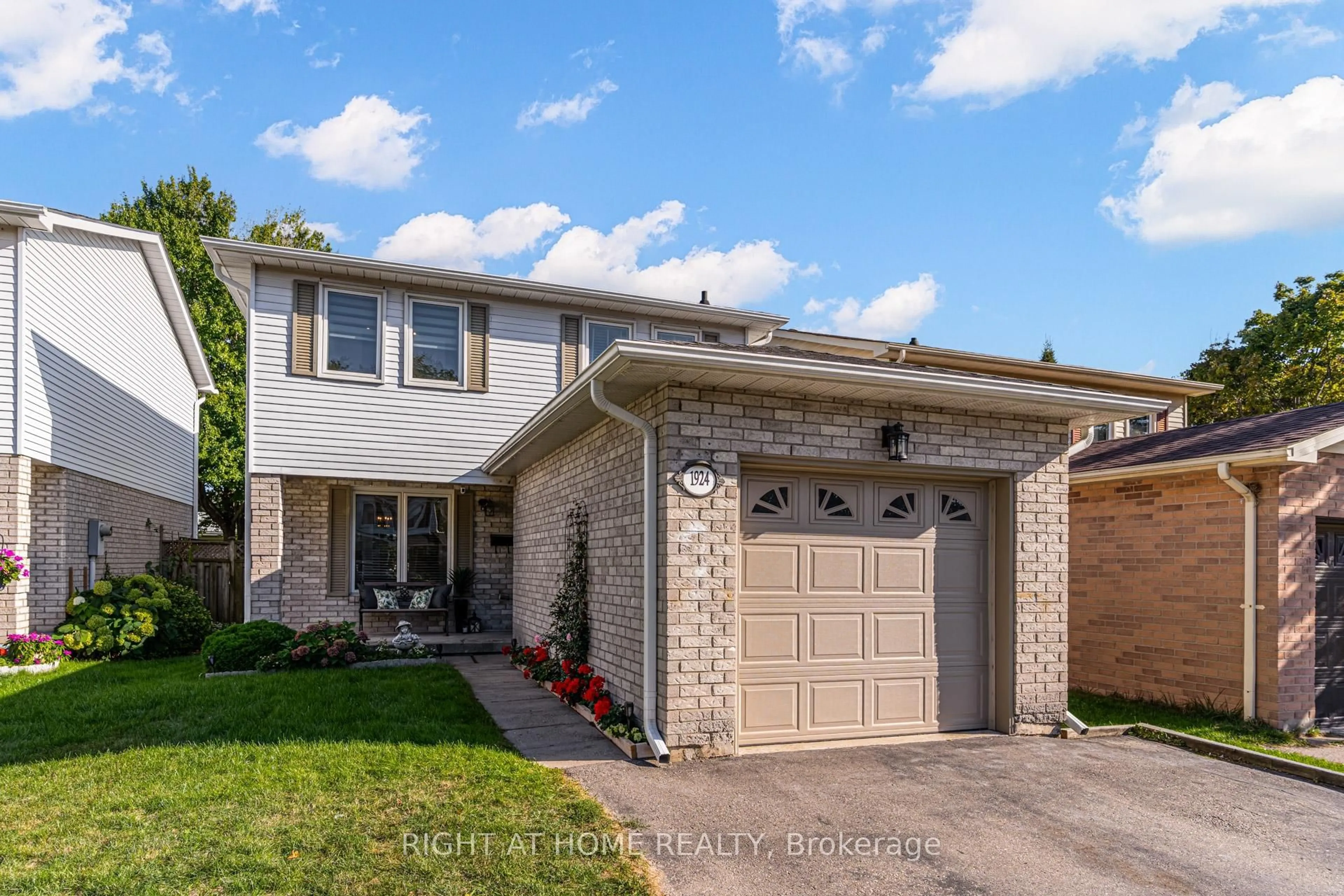 Home with brick exterior material, street for 1924 Carrera Crt, Mississauga Ontario L5J 4N9