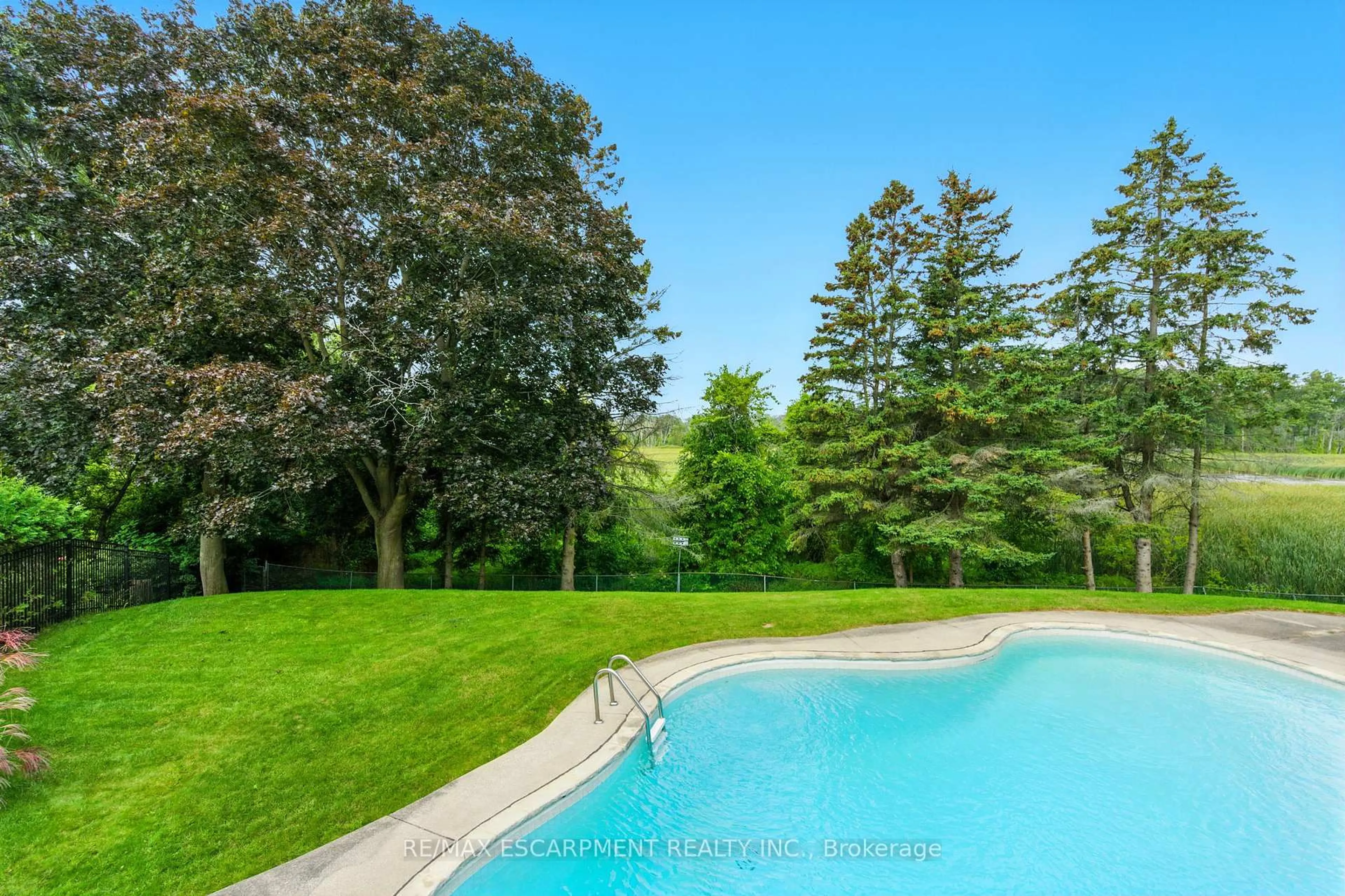 Pool for 1401 Captain Crt, Mississauga Ontario L5J 1A9