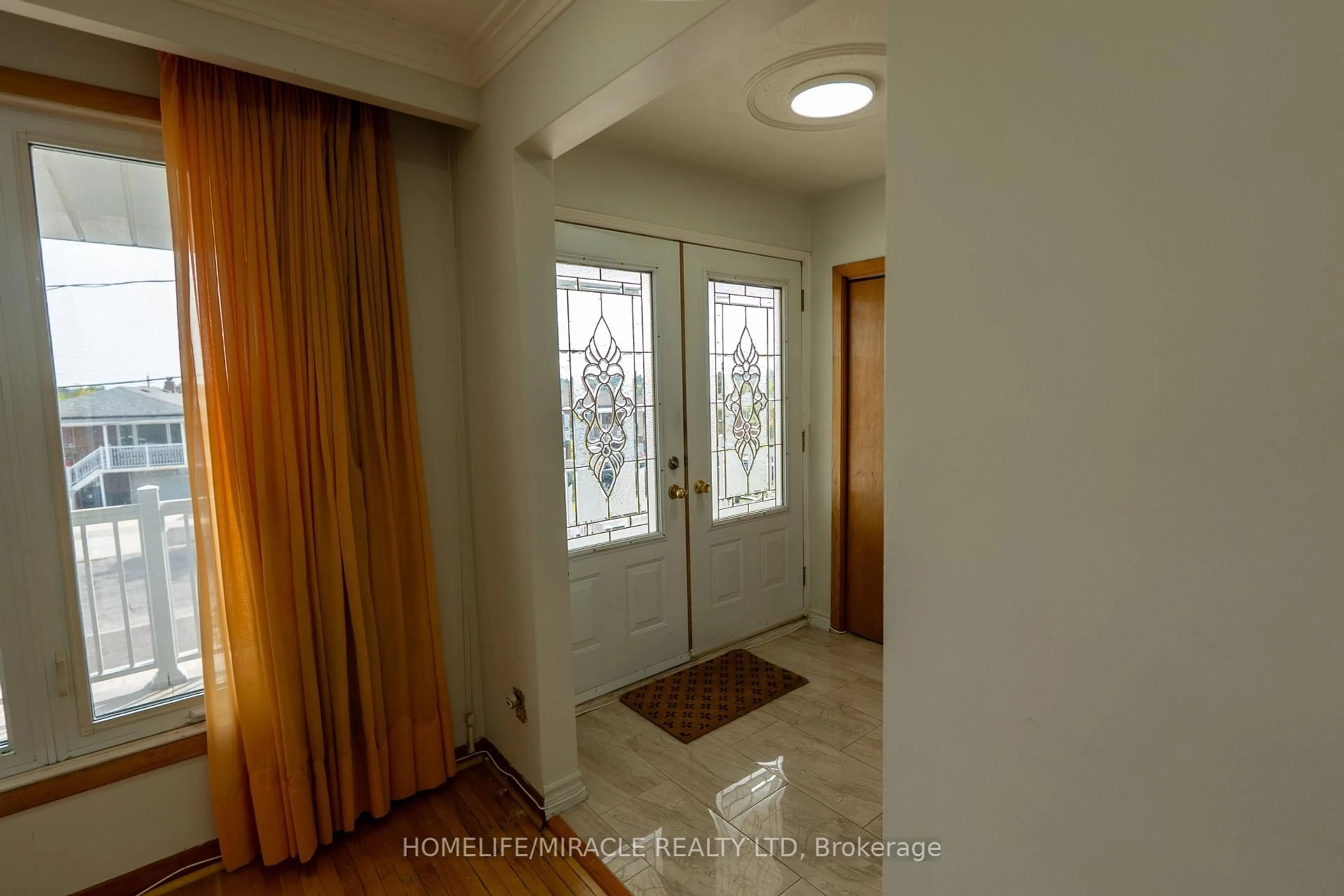 Indoor entryway for 12 Brubeck Rd, Toronto Ontario M9M 1W7