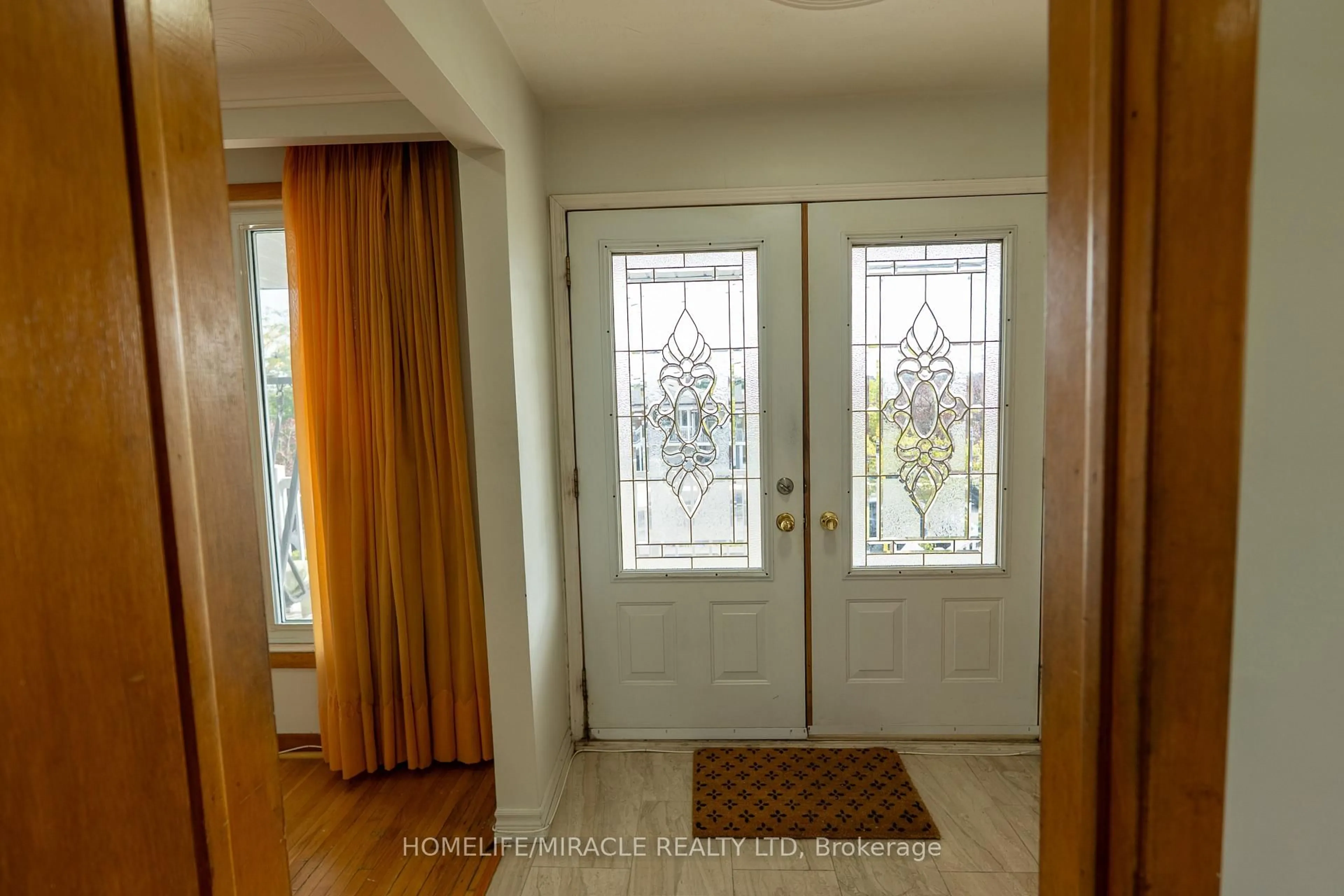 Indoor entryway for 12 Brubeck Rd, Toronto Ontario M9M 1W7