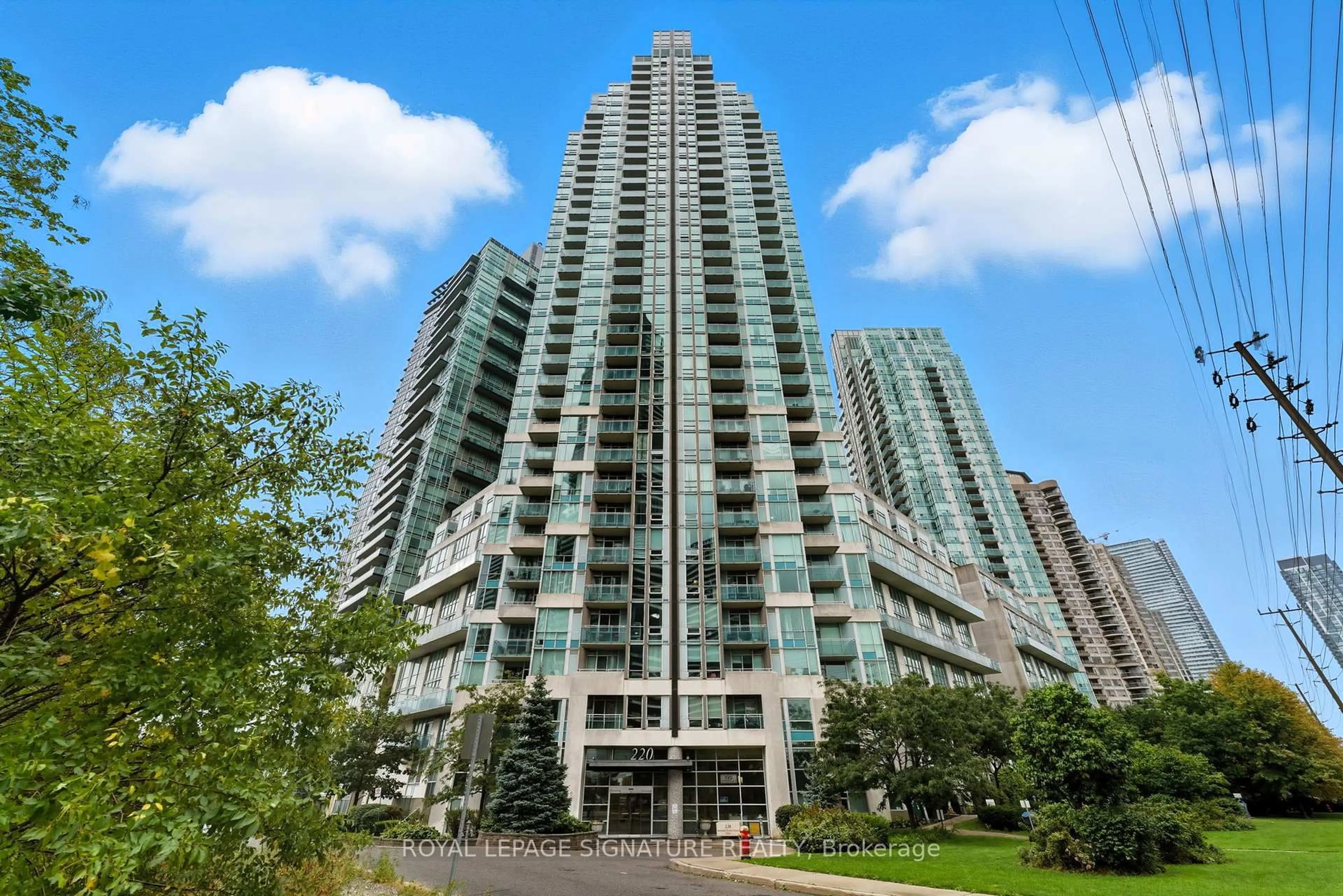 Indoor foyer for 220 Burnhamthorpe Rd #2702, Mississauga Ontario L5B 4N4