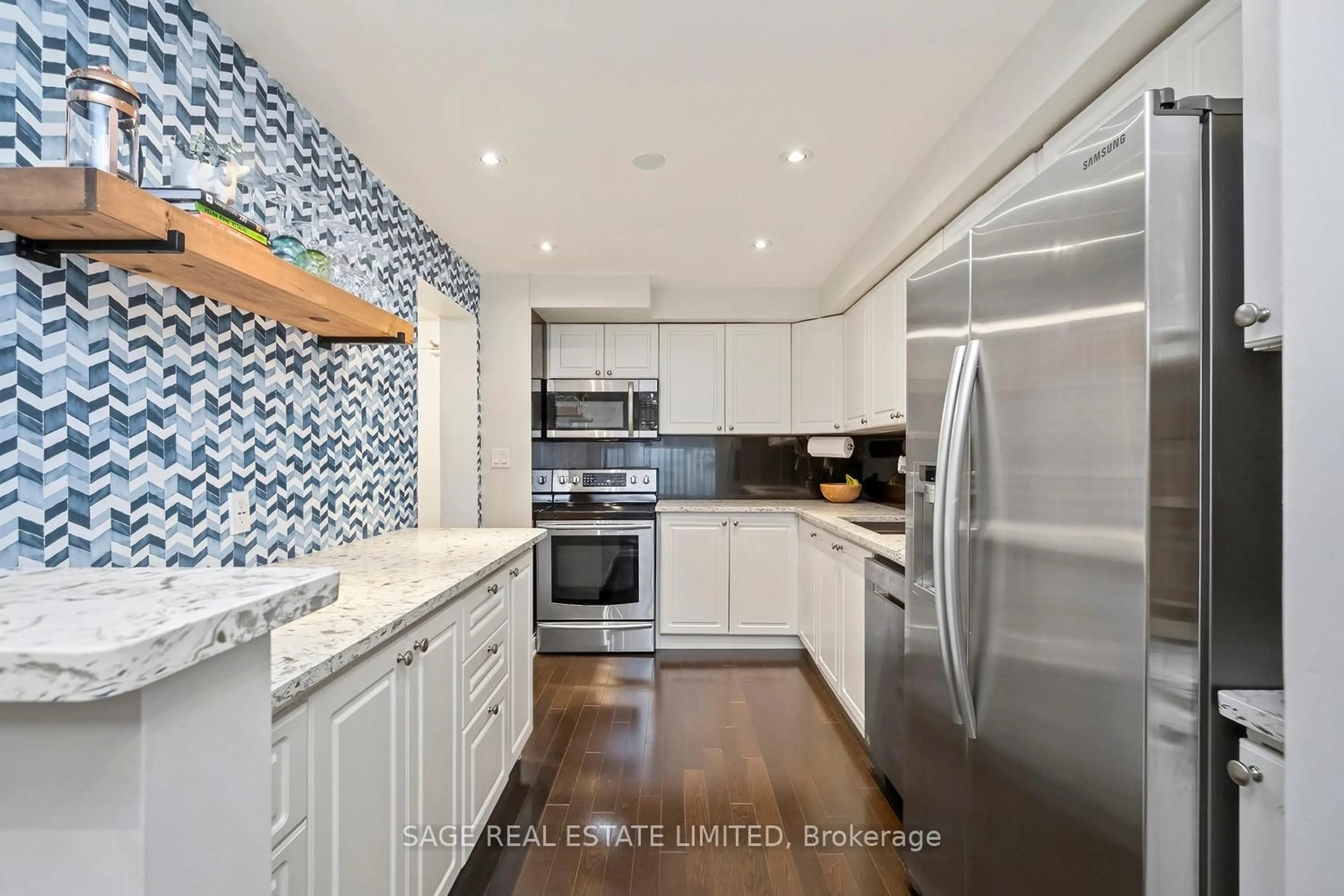 Contemporary kitchen, ceramic/tile floor for 3308 The Credit Woodlands #16, Mississauga Ontario L5C 2J8