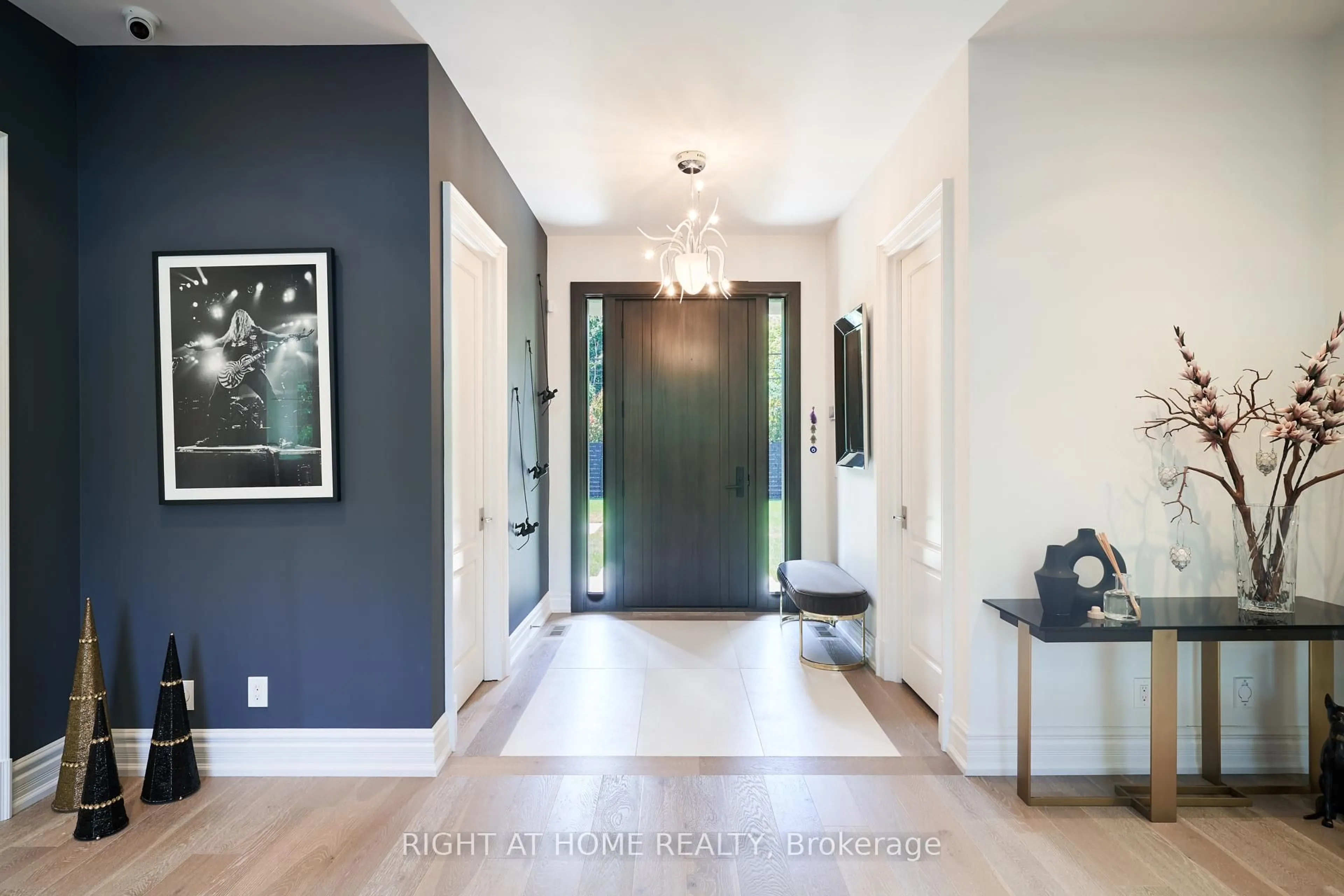 Indoor entryway for 1305 Royal York Rd, Toronto Ontario M9A 5E6