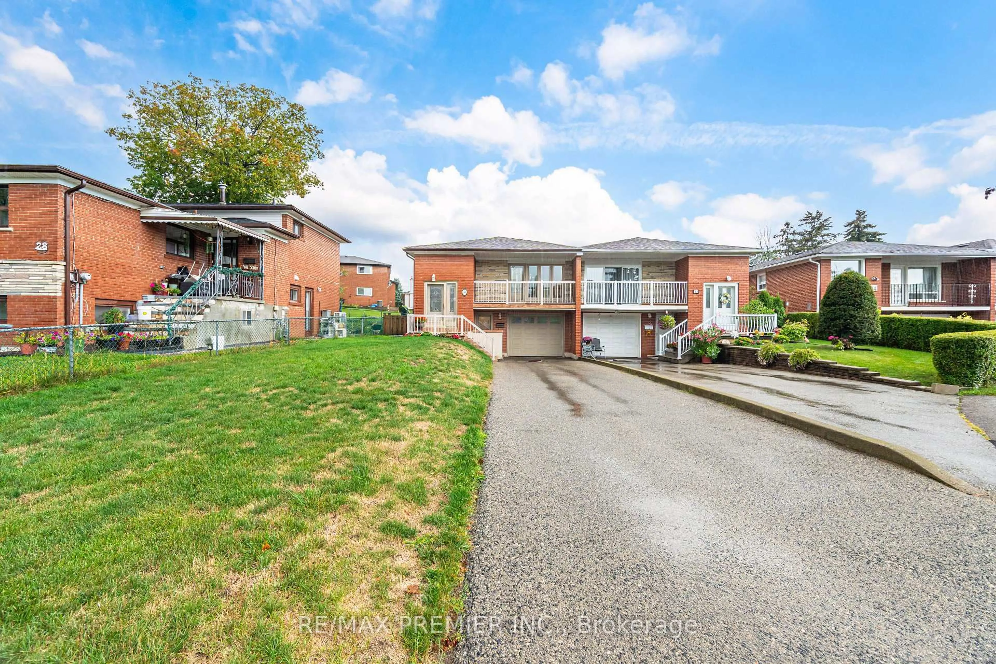 A pic from outside/outdoor area/front of a property/back of a property/a pic from drone, street for 30 Dellbrook Cres, Toronto Ontario M9L 1E2