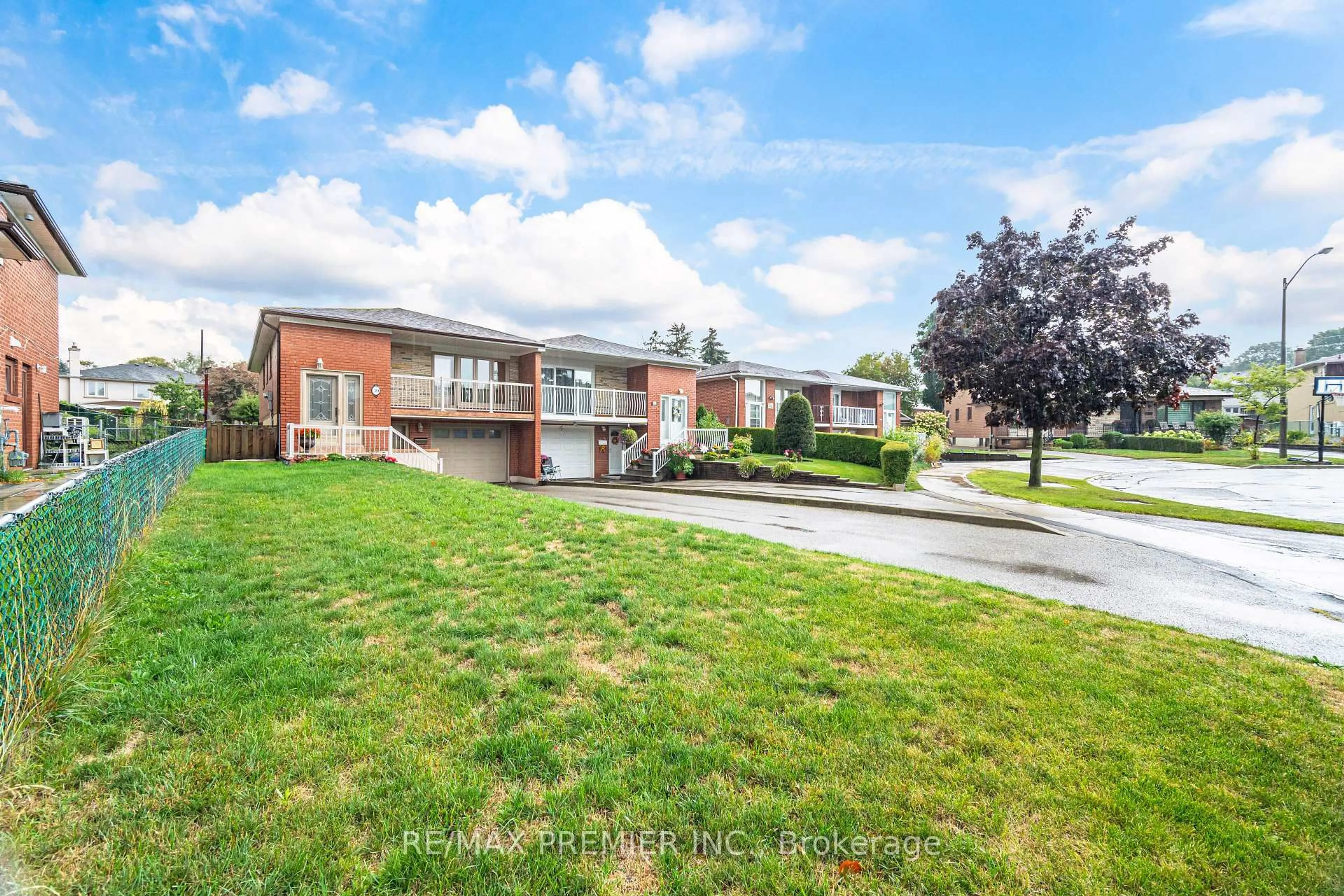 A pic from outside/outdoor area/front of a property/back of a property/a pic from drone, street for 30 Dellbrook Cres, Toronto Ontario M9L 1E2