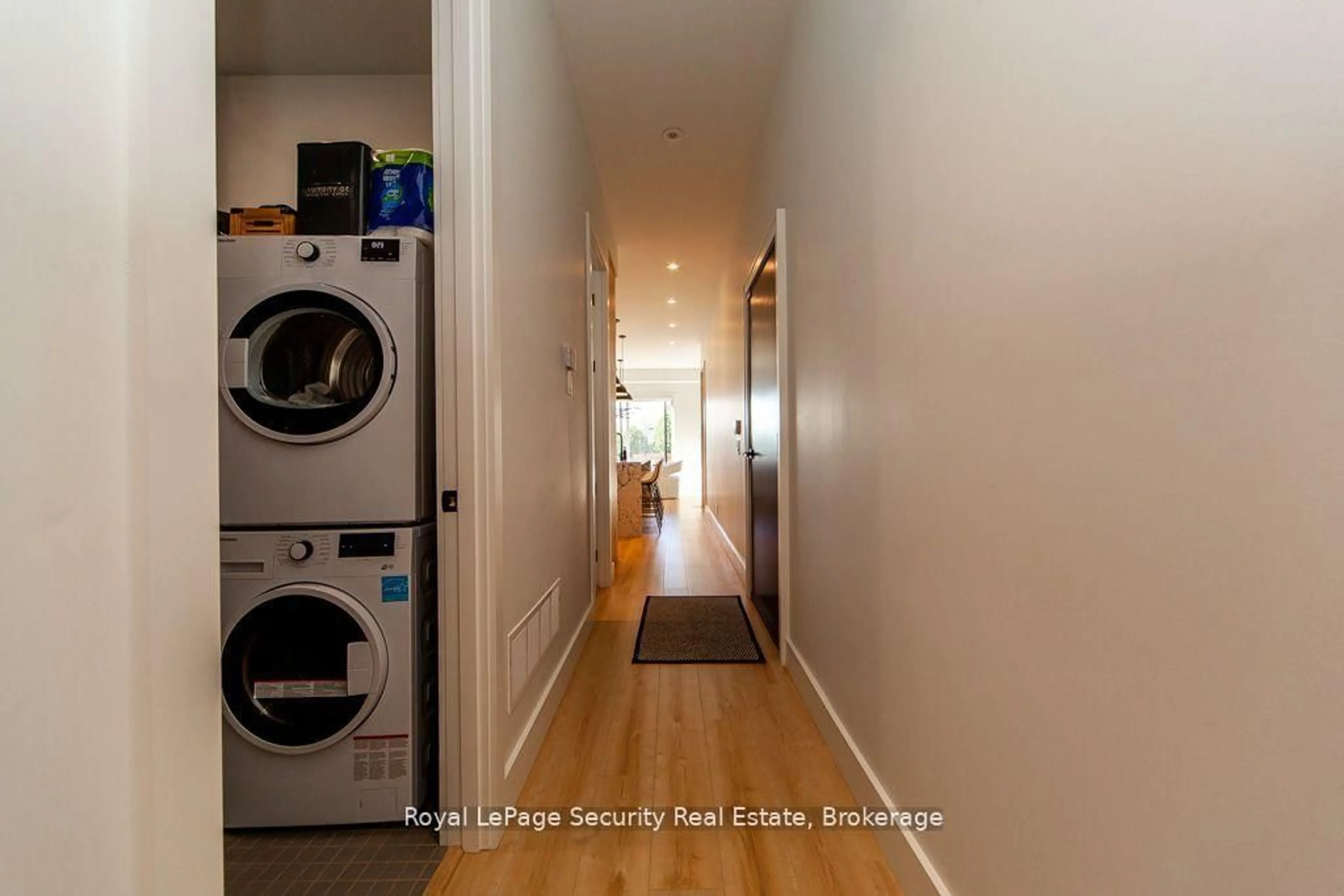 Laundry room for 70 Chamberlain Ave, Toronto Ontario M6E 4K1