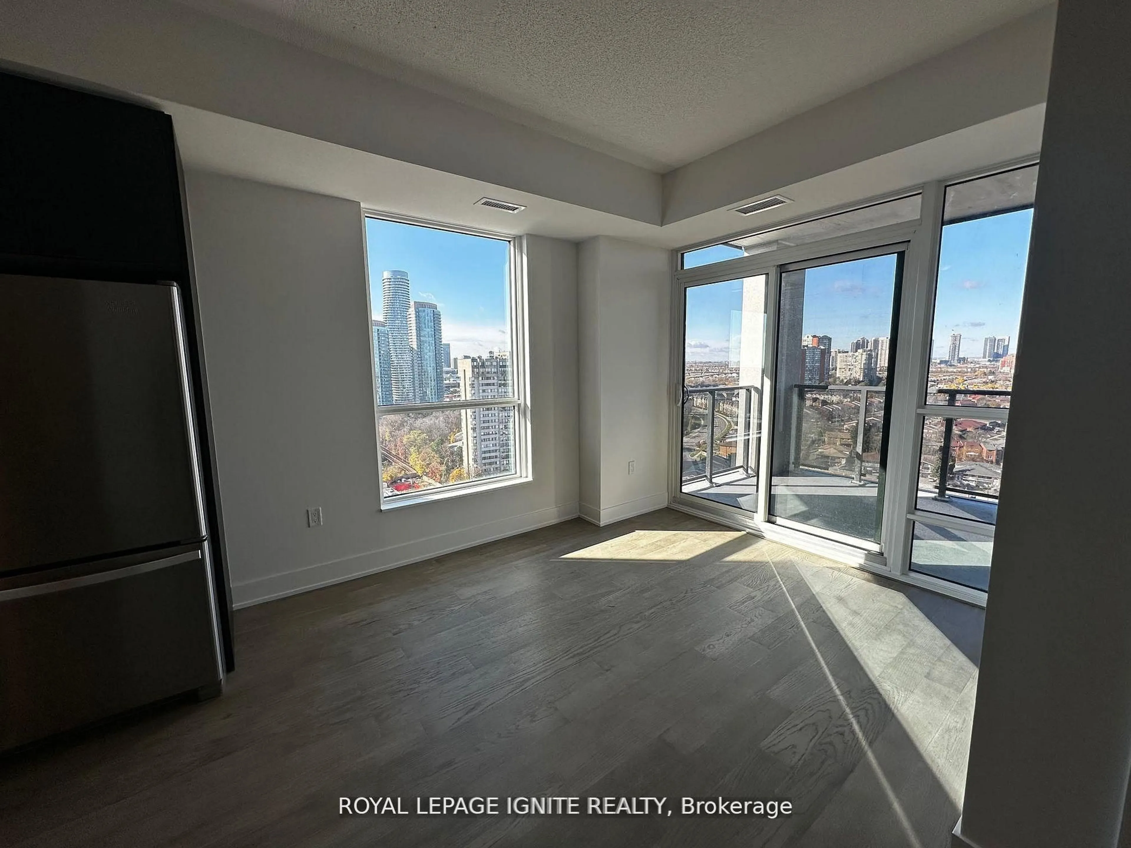 A pic of a room for 202 Burnhamthorpe Rd #1903, Mississauga Ontario L5A 0B2
