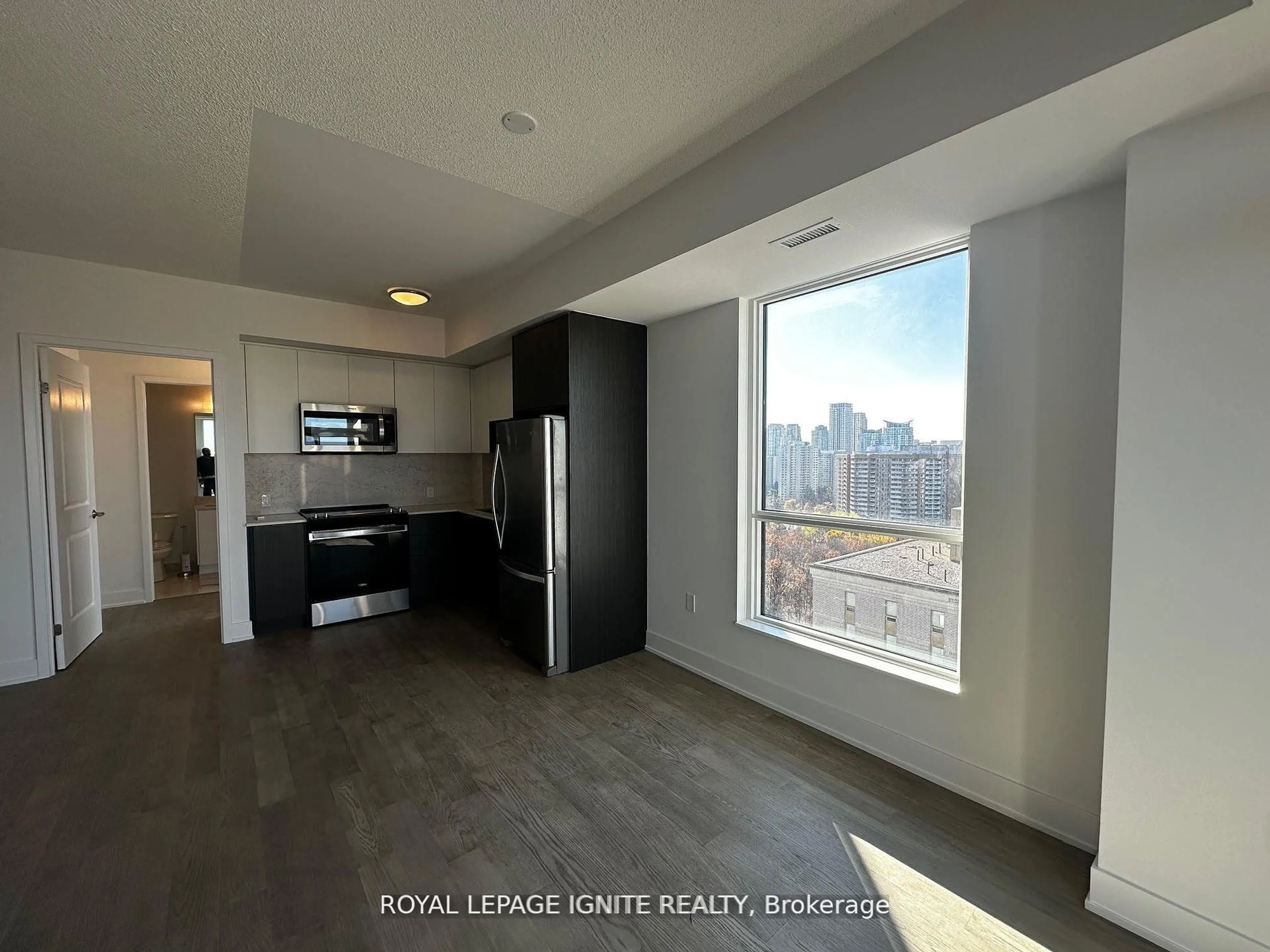 A pic of a room for 202 Burnhamthorpe Rd #1903, Mississauga Ontario L5A 0B2