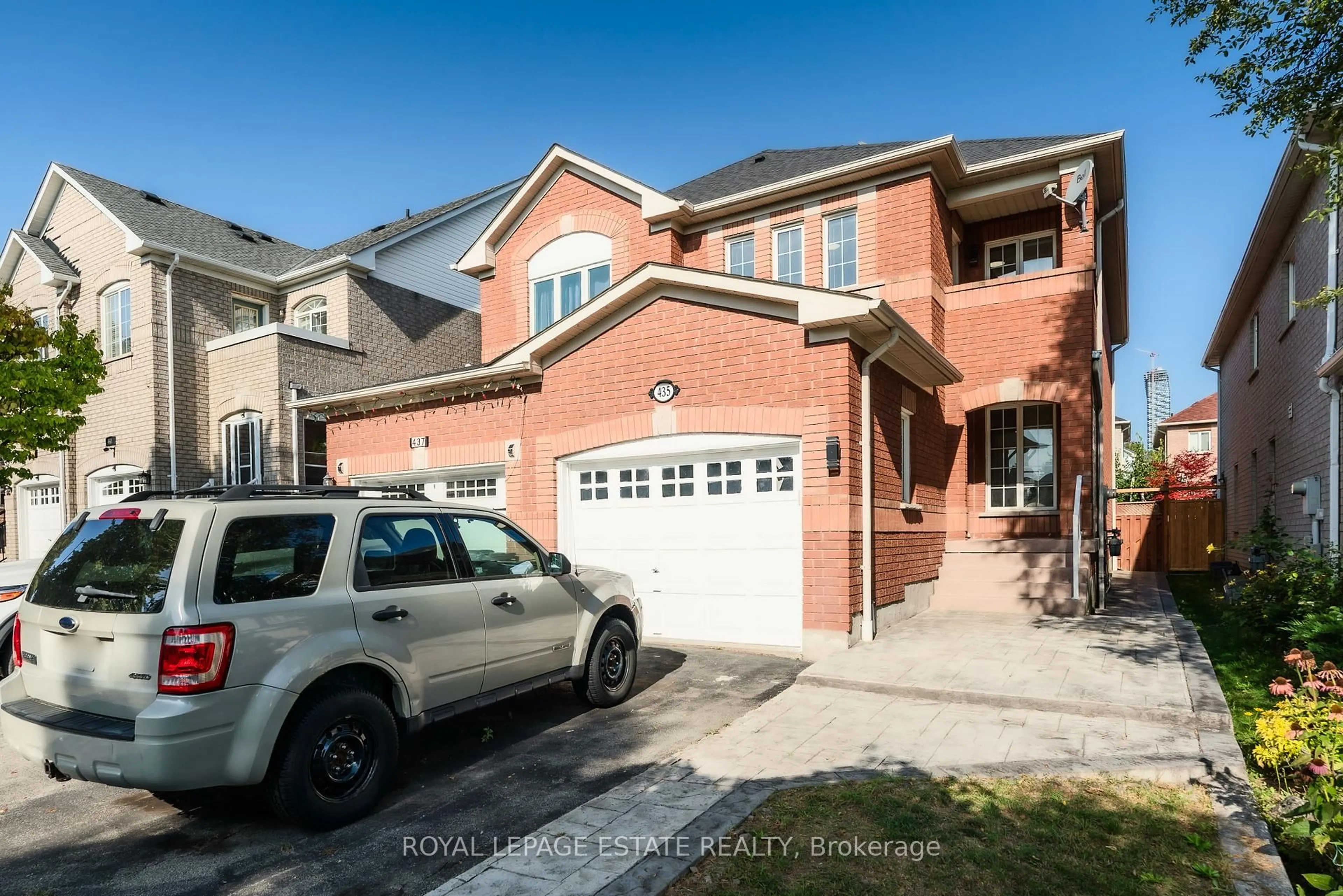 Home with brick exterior material, street for 435 Stonetree Crt, Mississauga Ontario L5B 4H3