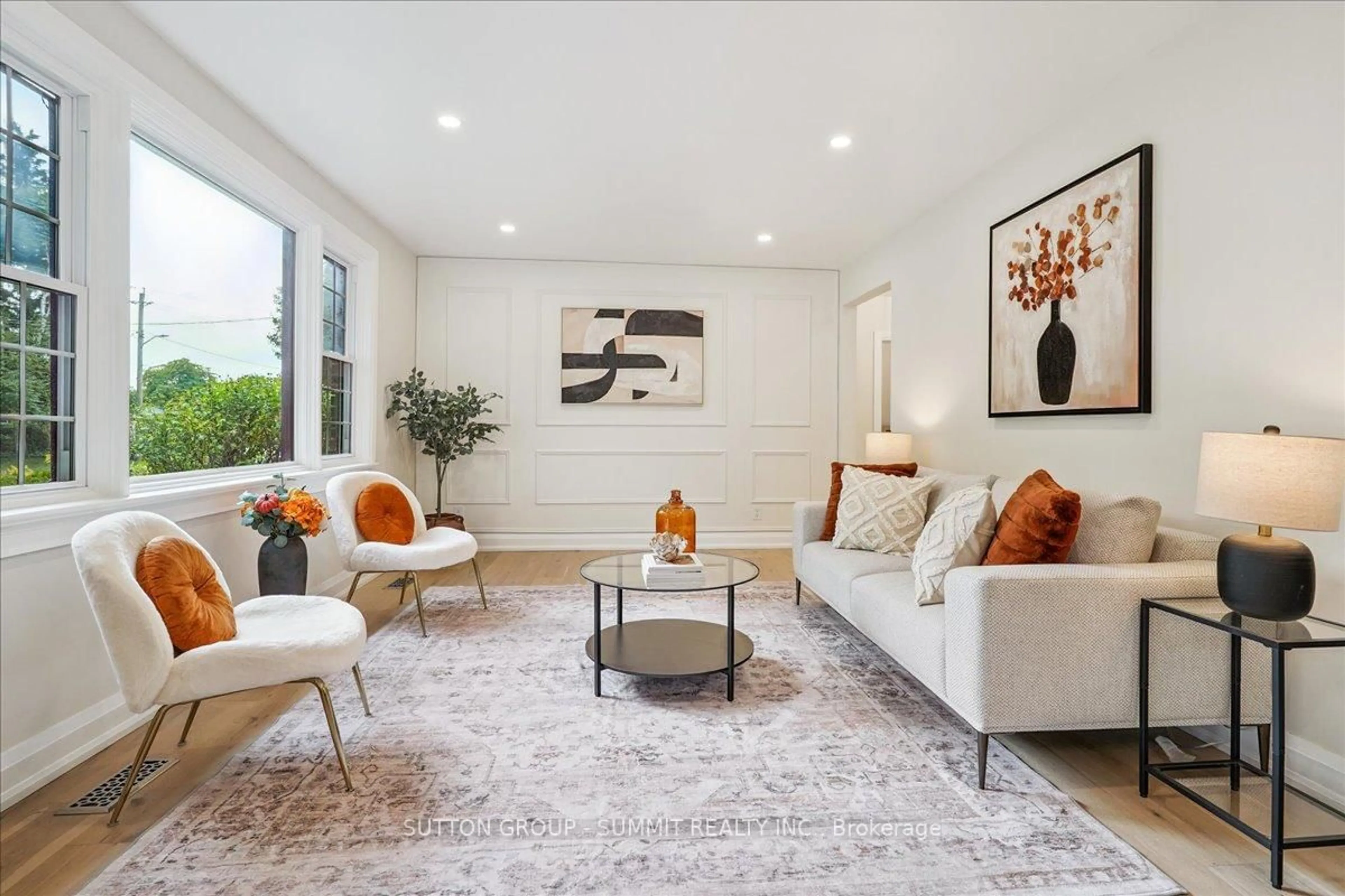 Living room with furniture, unknown for 723 Drury Lane, Burlington Ontario L7R 2X9