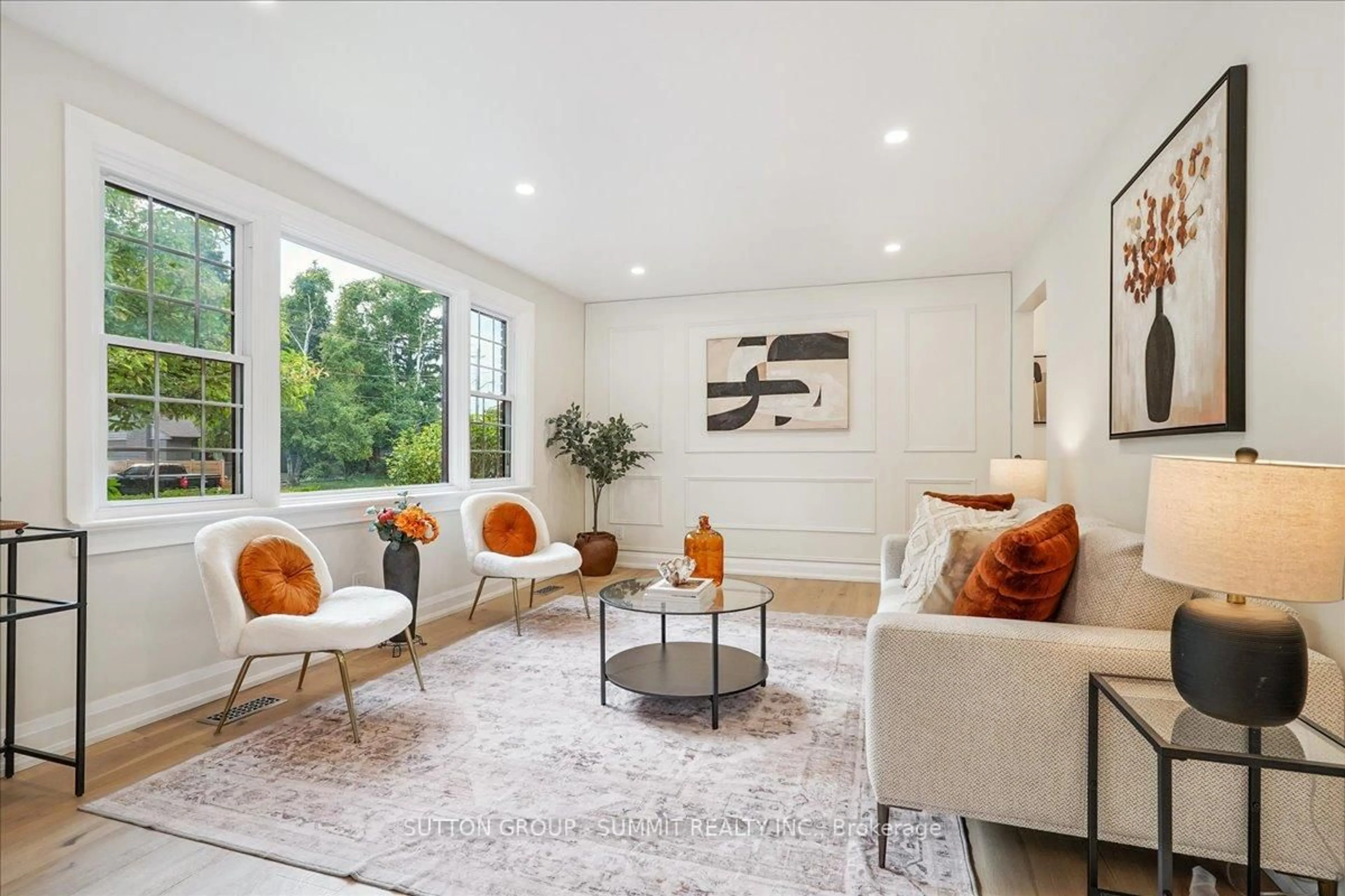 Living room with furniture, unknown for 723 Drury Lane, Burlington Ontario L7R 2X9