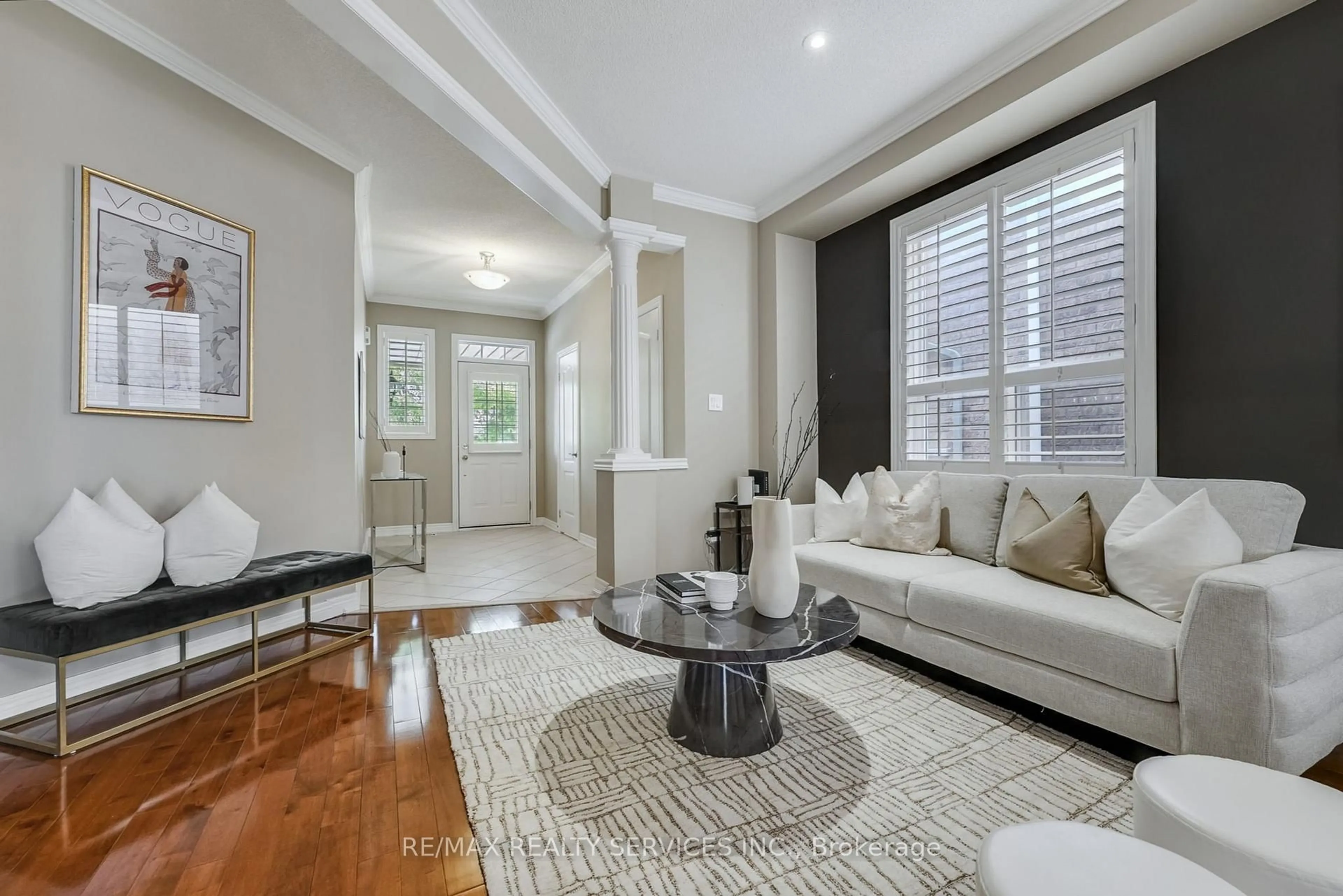 Living room with furniture, unknown for 194 Cooke Cres, Milton Ontario L9T 6E4