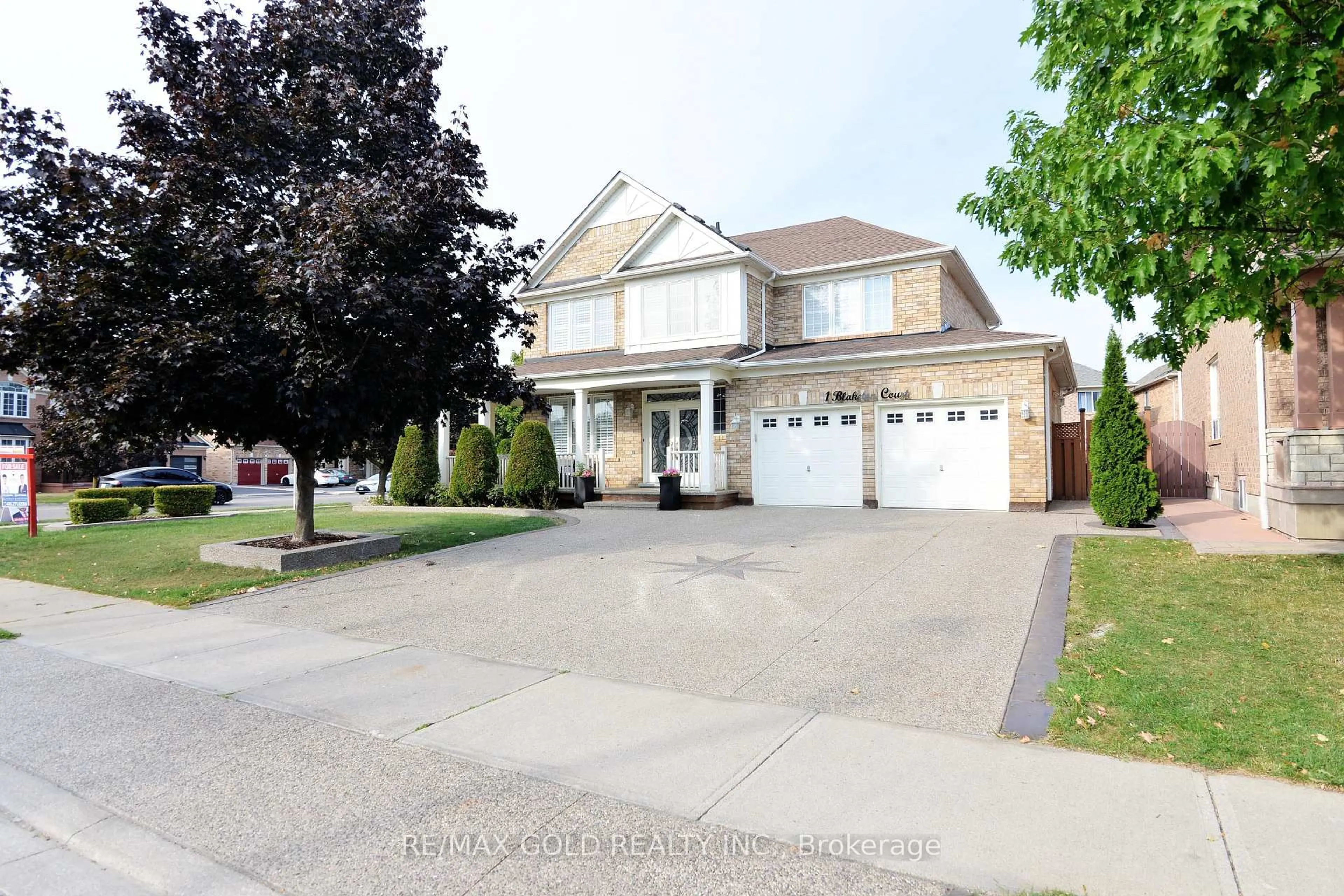 Home with vinyl exterior material, street for 1 Blaketon Crt, Brampton Ontario L6P 1G4