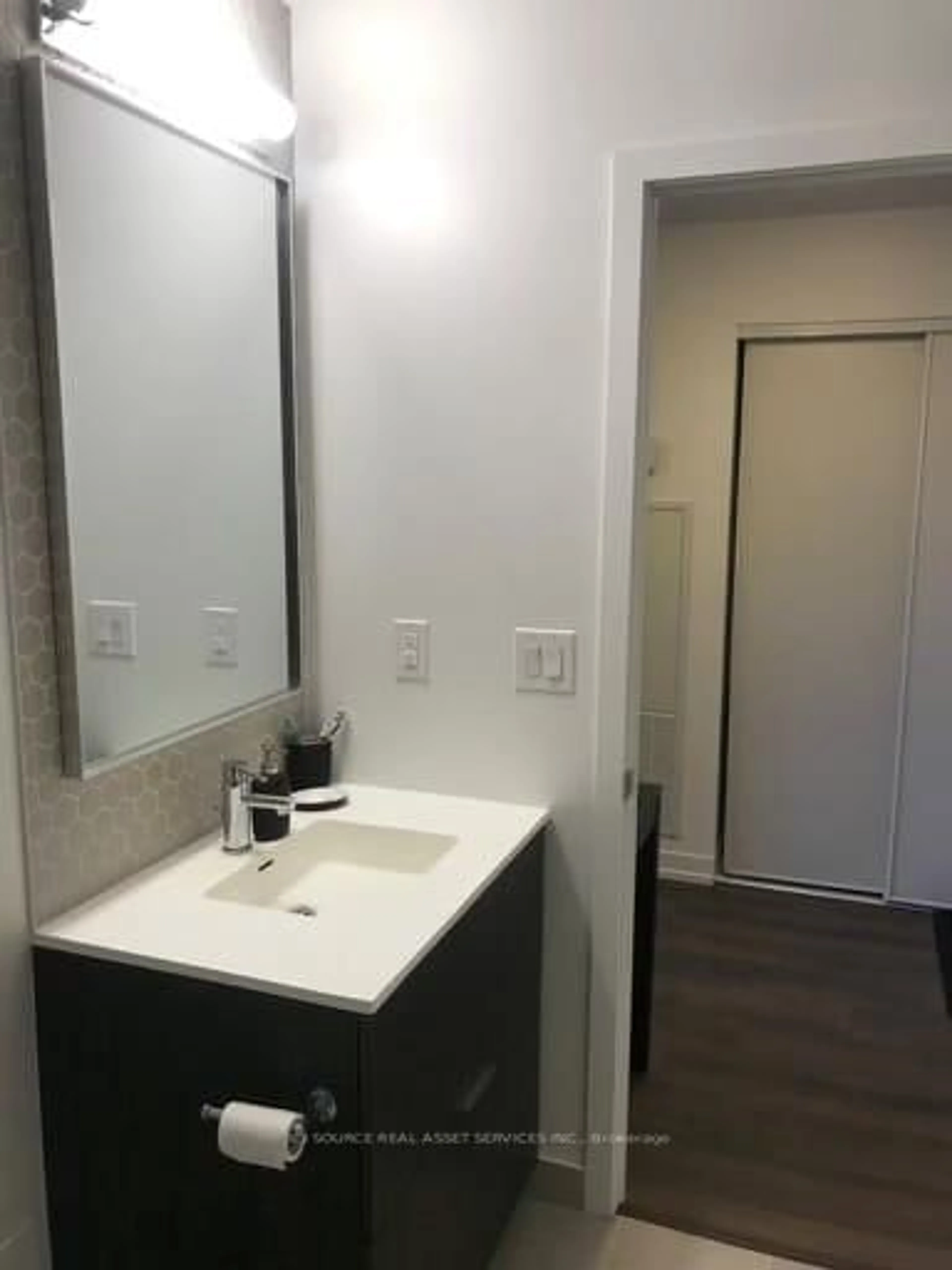 Standard bathroom, unknown for 2520 Eglinton Ave #1007, Mississauga Ontario L5M 0Y4