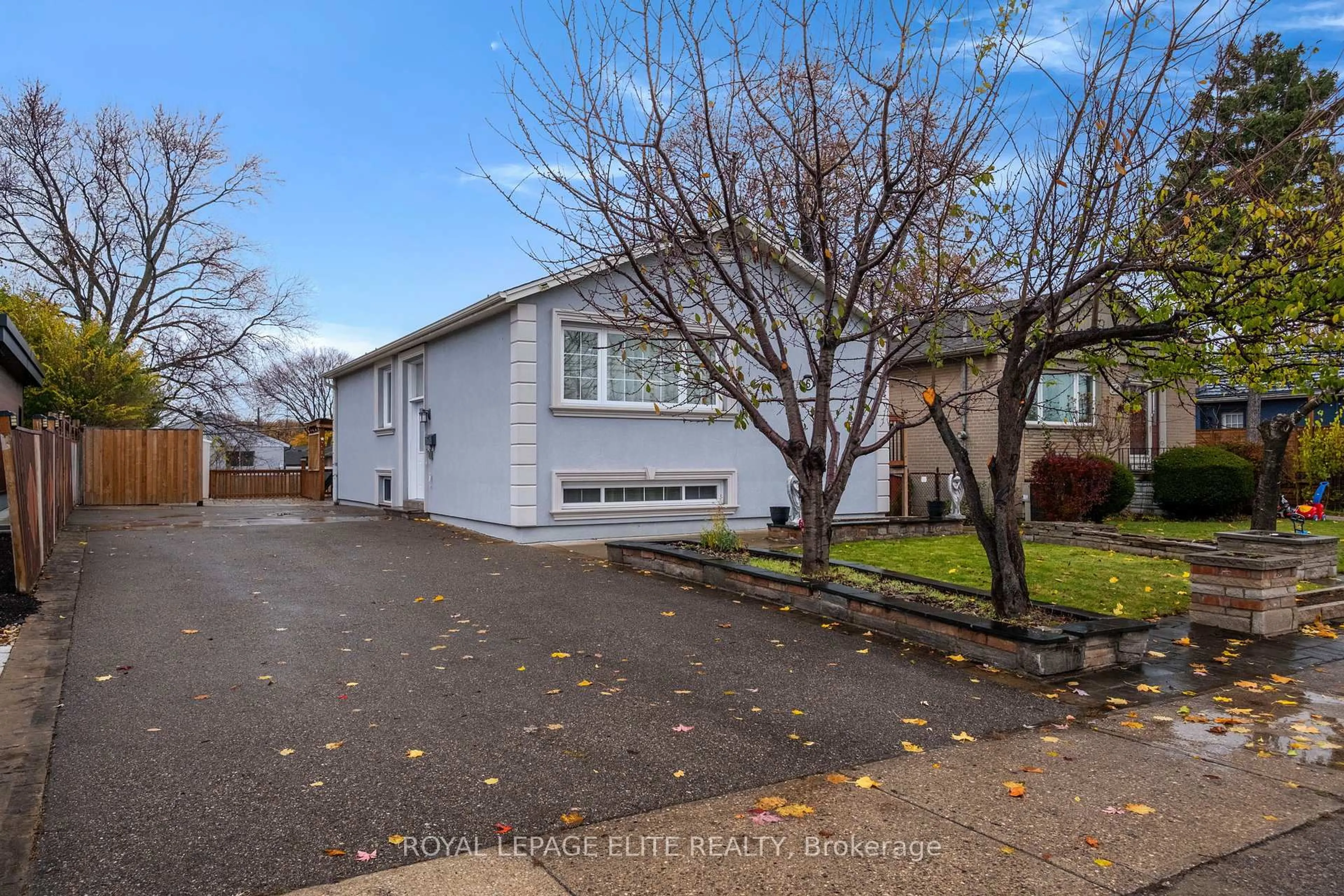 A pic from outside/outdoor area/front of a property/back of a property/a pic from drone, street for 6 Lachine Crt, Toronto Ontario M9C 4A5