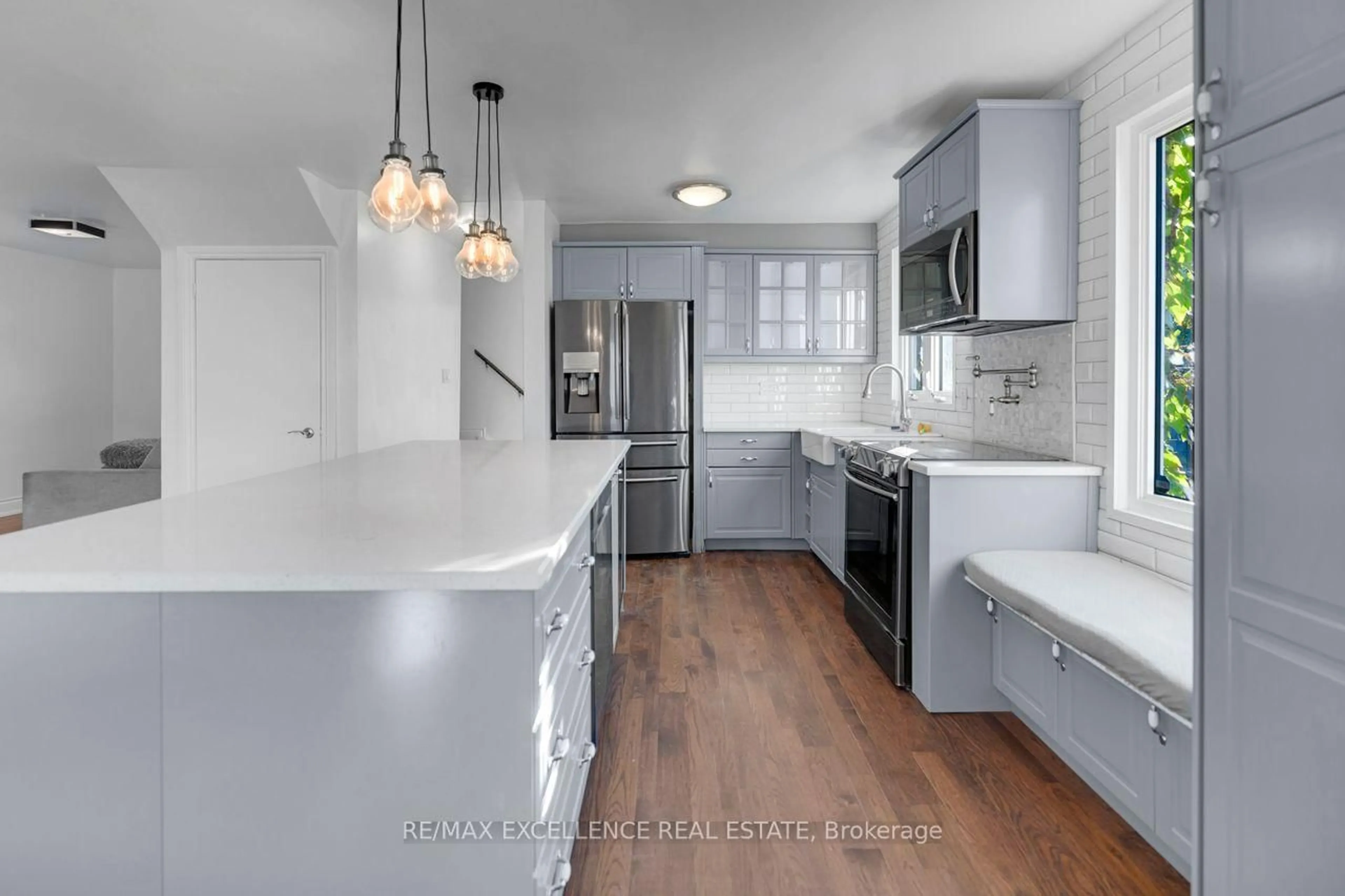 Open concept kitchen, unknown for 30 Earl St, Mississauga Ontario L5M 1N7