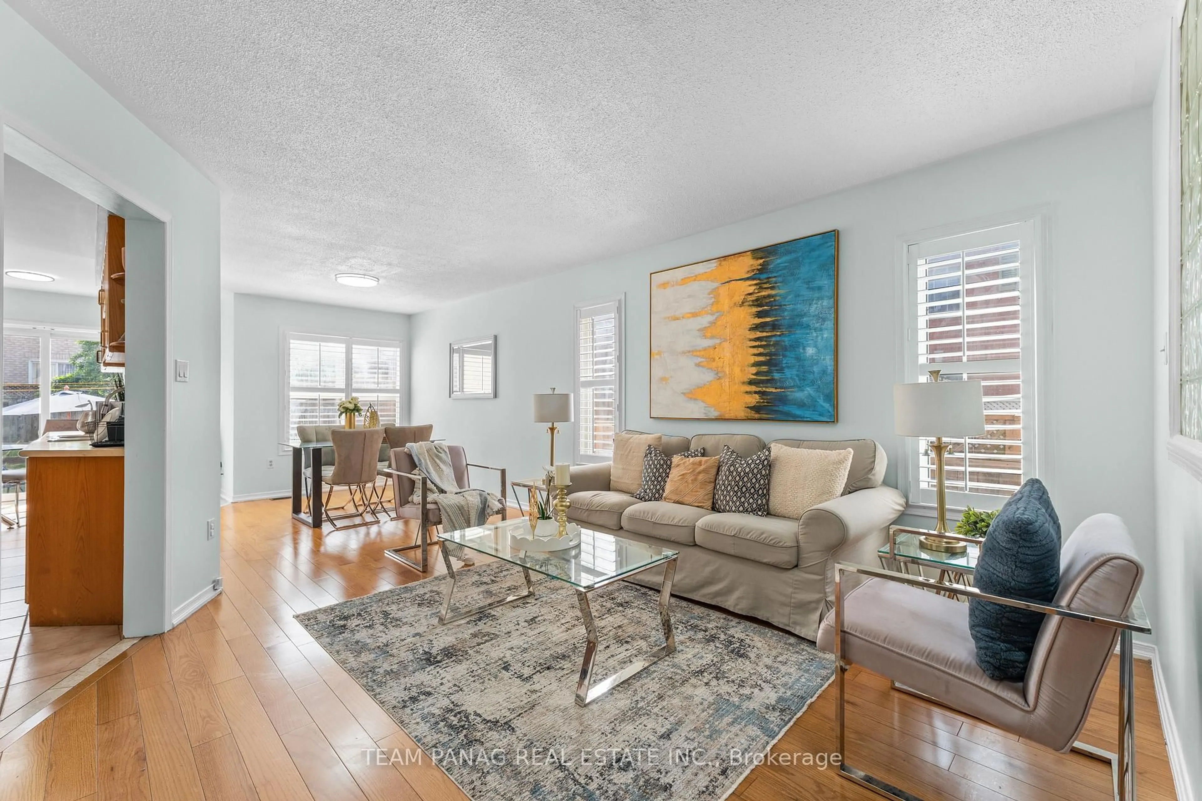 Living room with furniture, unknown for 8 Coachwhip Rd, Brampton Ontario L6R 1X7