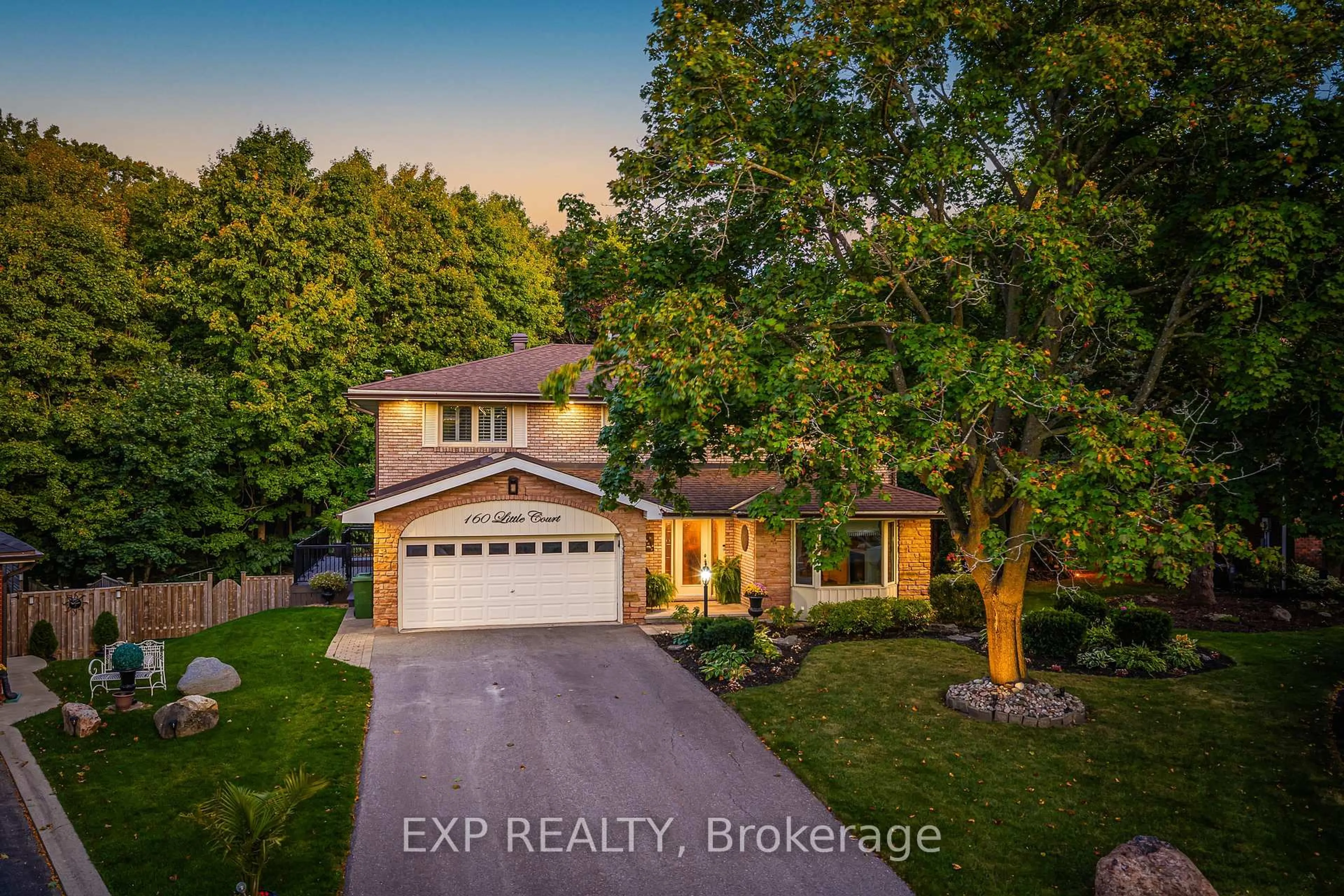A pic from outside/outdoor area/front of a property/back of a property/a pic from drone, street for 160 Little Crt, Caledon Ontario L7E 3T8