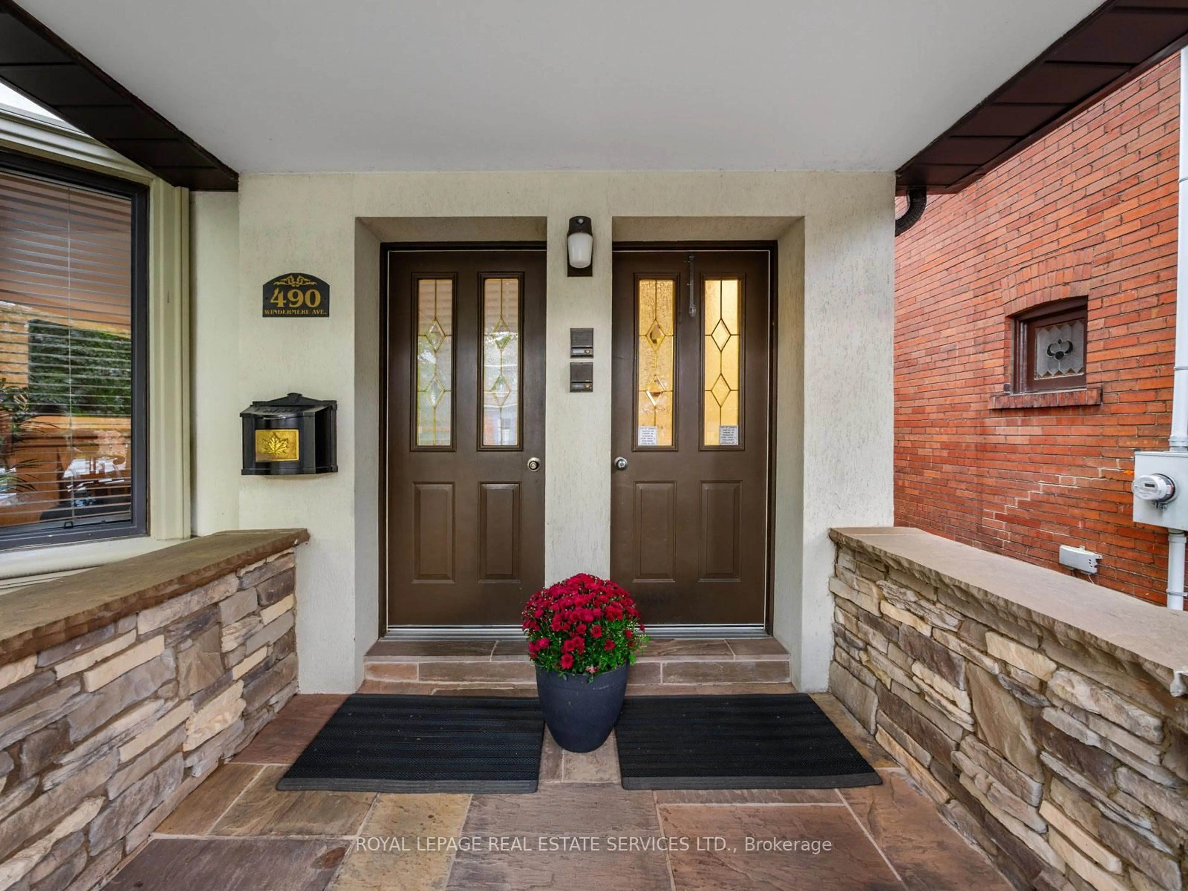 Indoor entryway for 490 Windermere Ave, Toronto Ontario M6S 3L6