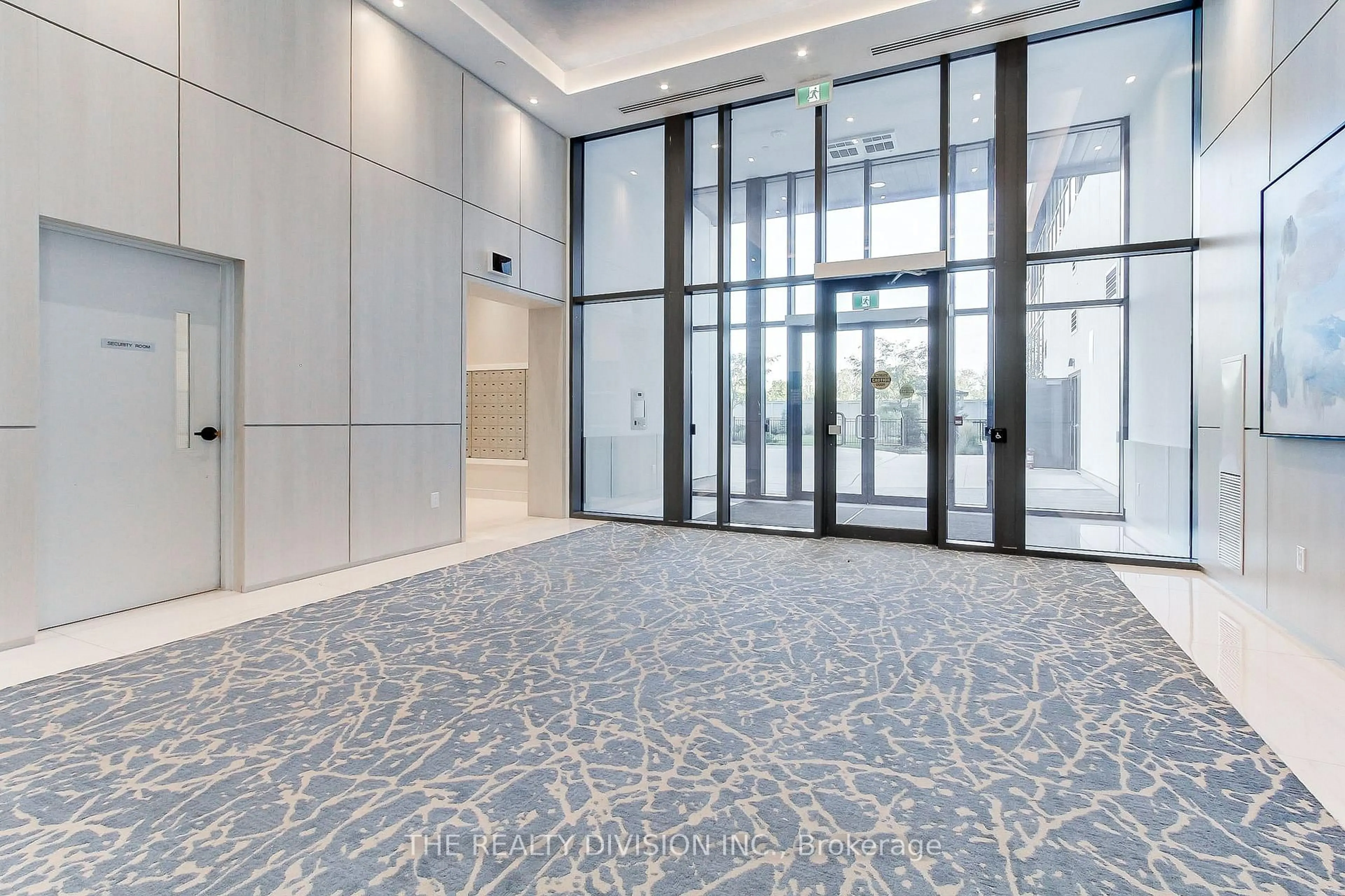 Indoor foyer for 1063 Douglas McCurdy Common #611, Mississauga Ontario L5G 4B1