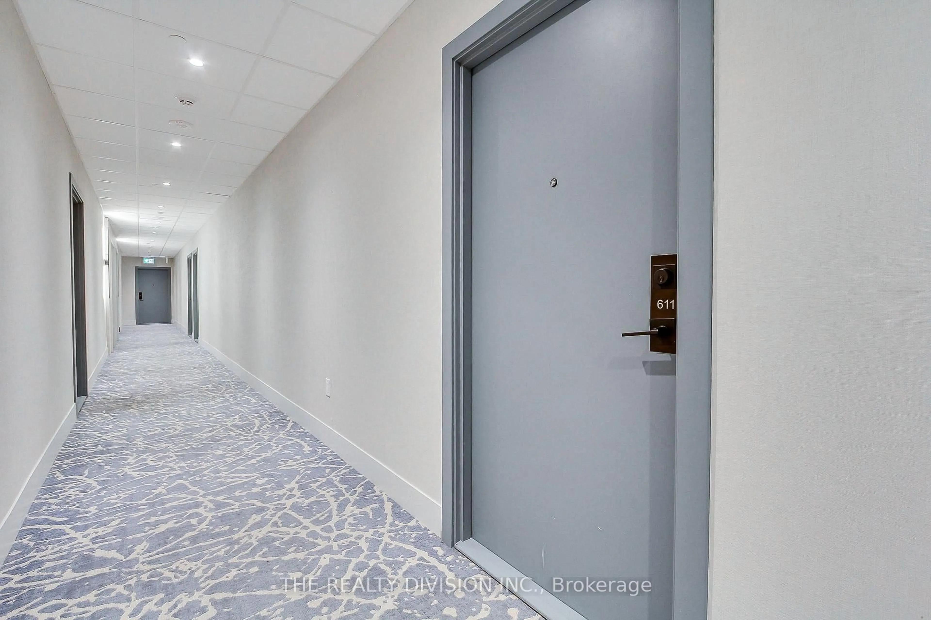 Indoor foyer for 1063 Douglas McCurdy Common #611, Mississauga Ontario L5G 4B1