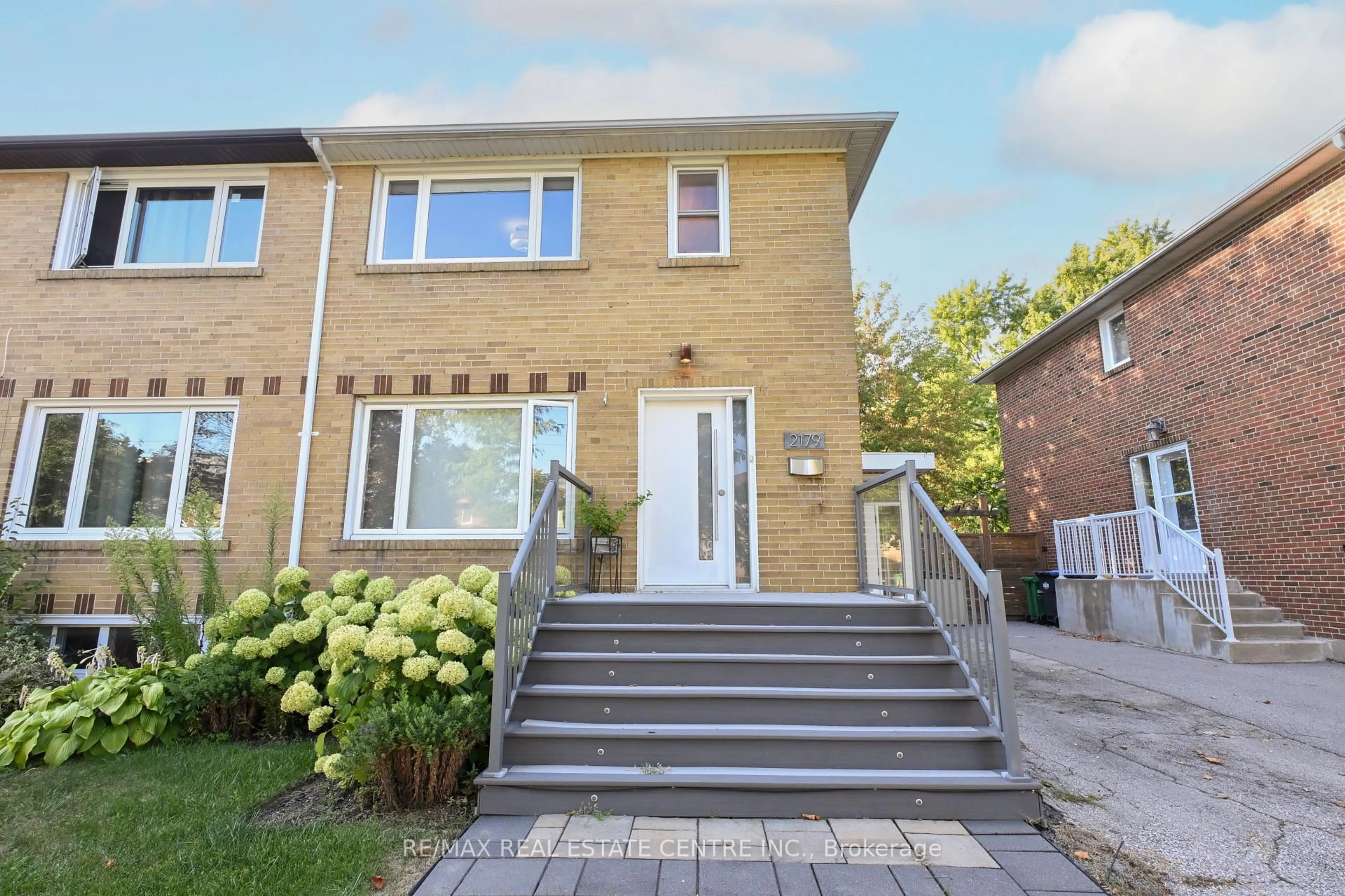 Home with brick exterior material, street for 2179 Wiseman Crt, Mississauga Ontario L5J 1P3