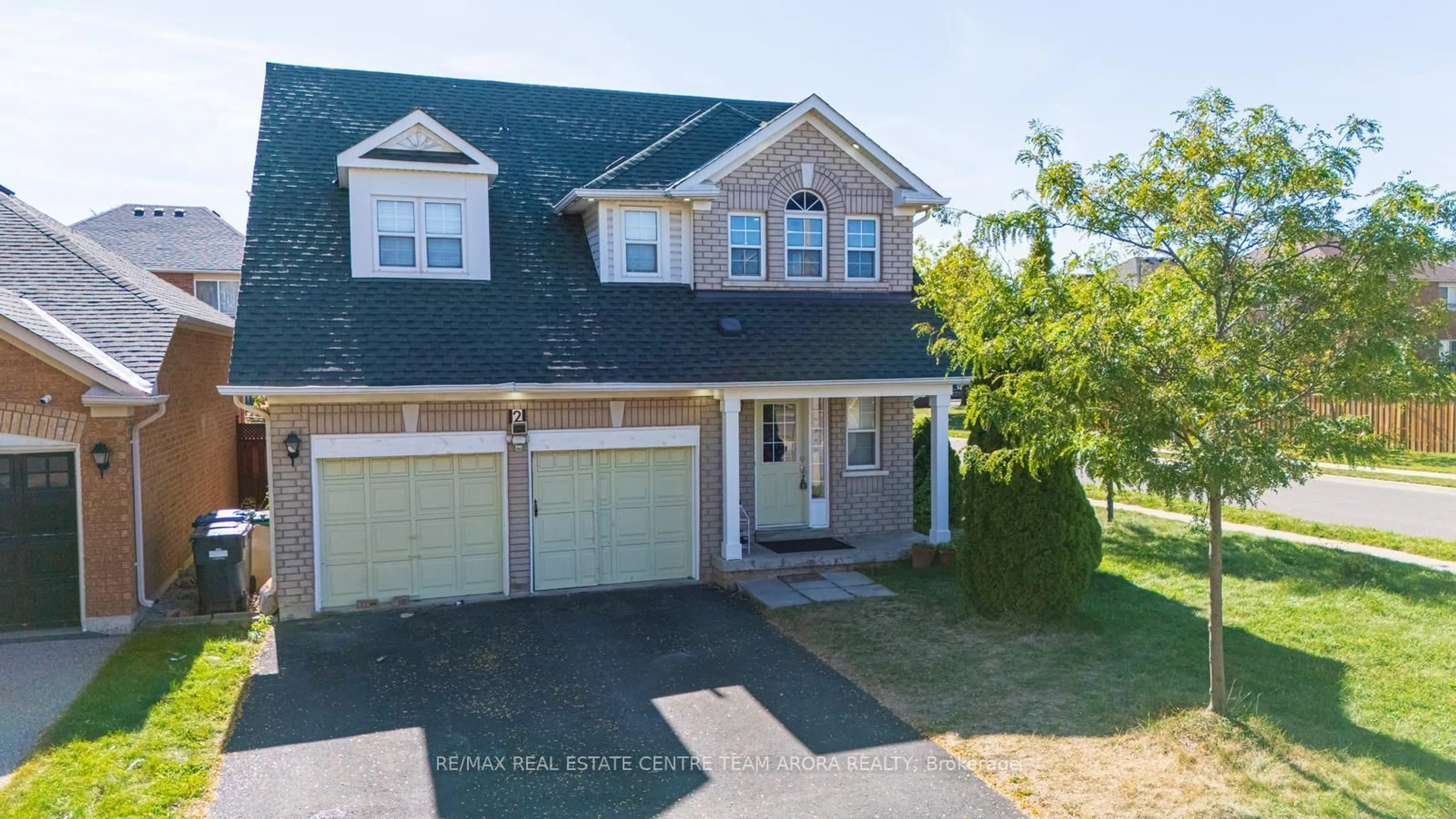 A pic from outside/outdoor area/front of a property/back of a property/a pic from drone, street for 2 Clovercrest Dr, Brampton Ontario L7A 2N4