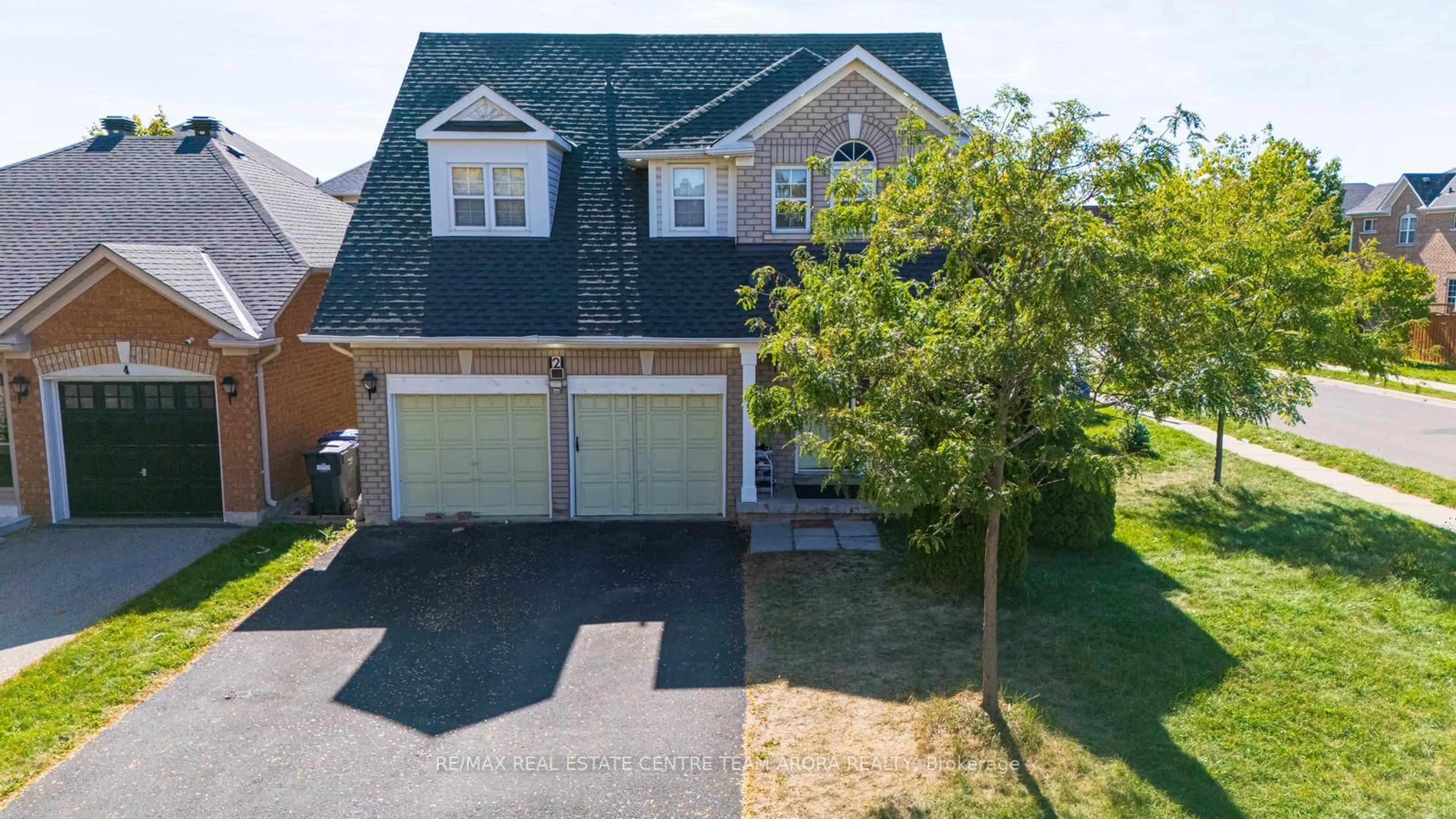 A pic from outside/outdoor area/front of a property/back of a property/a pic from drone, street for 2 Clovercrest Dr, Brampton Ontario L7A 2N4