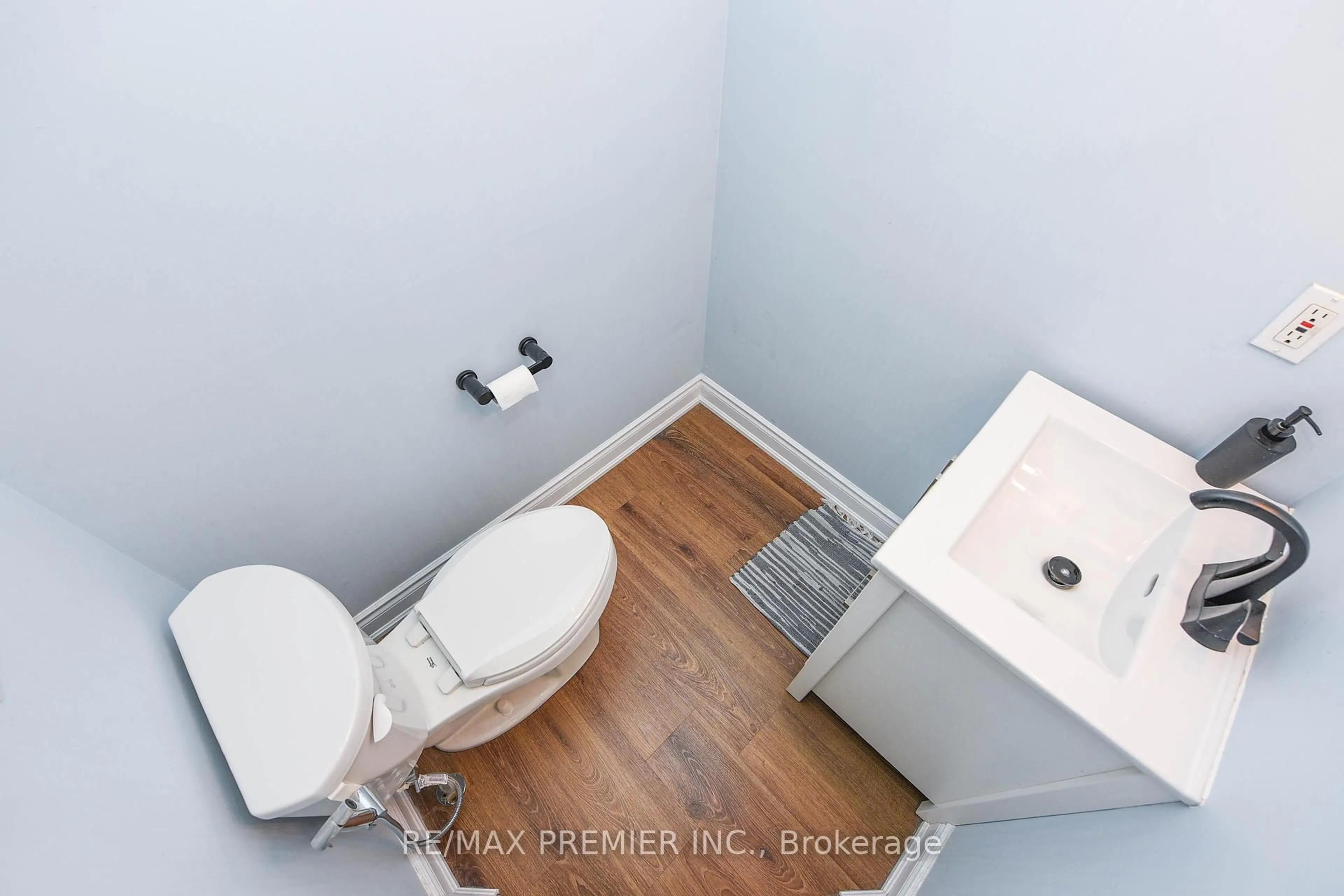 A pic of a room for 15D View Green Cres, Toronto Ontario M9W 7C9