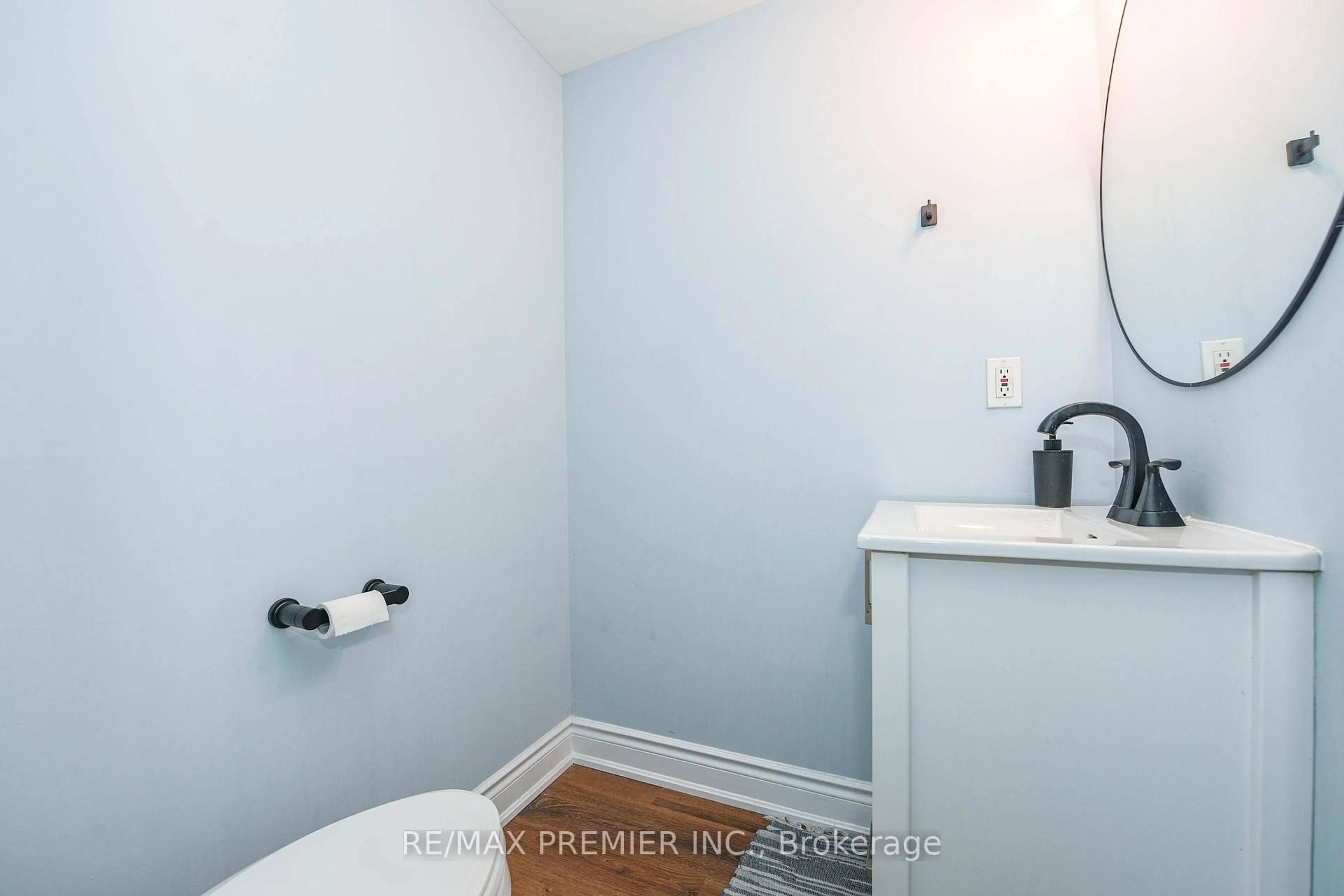 A pic of a room for 15D View Green Cres, Toronto Ontario M9W 7C9