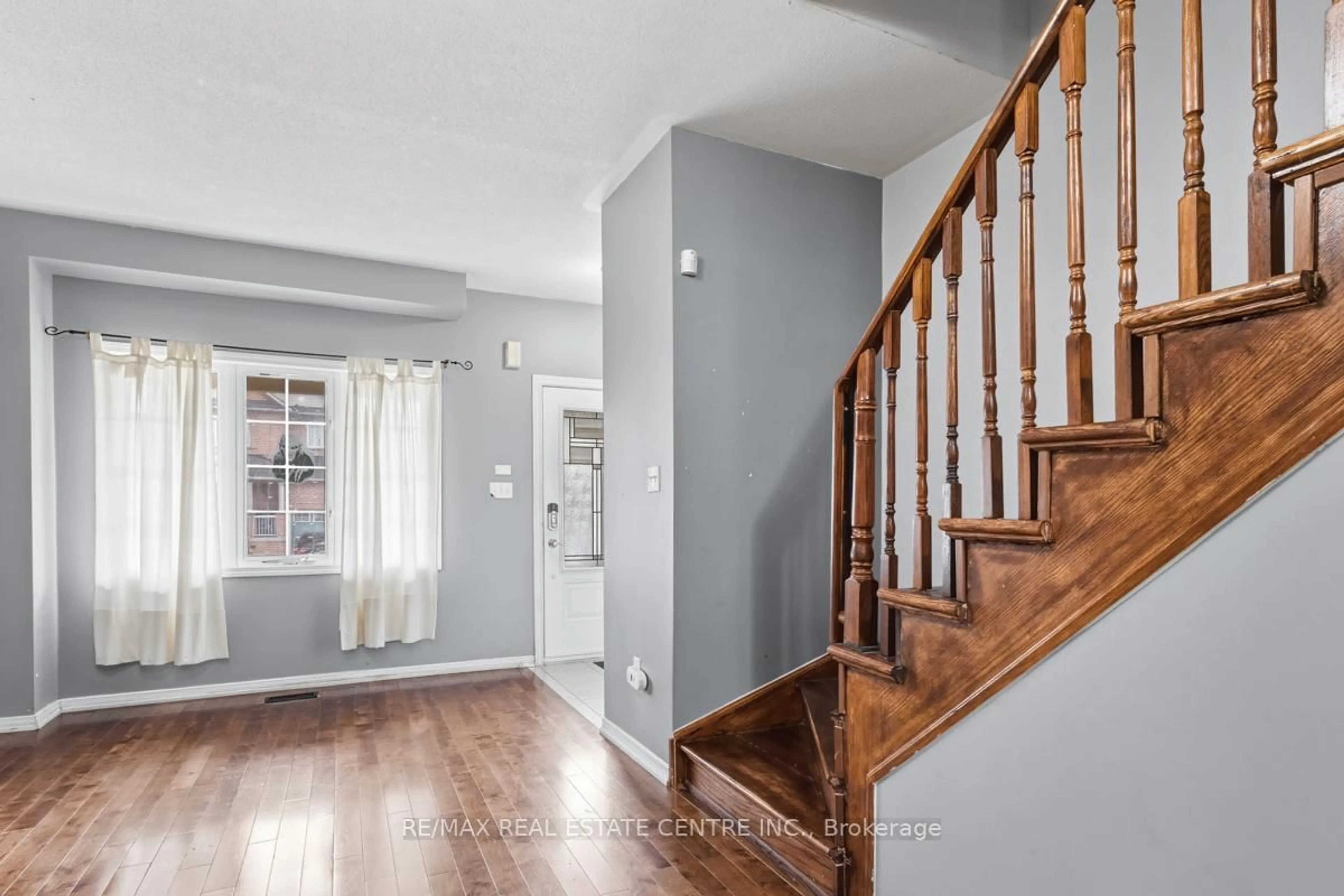 Indoor entryway for 13 Milkweed Cres, Brampton Ontario L7A 1T8