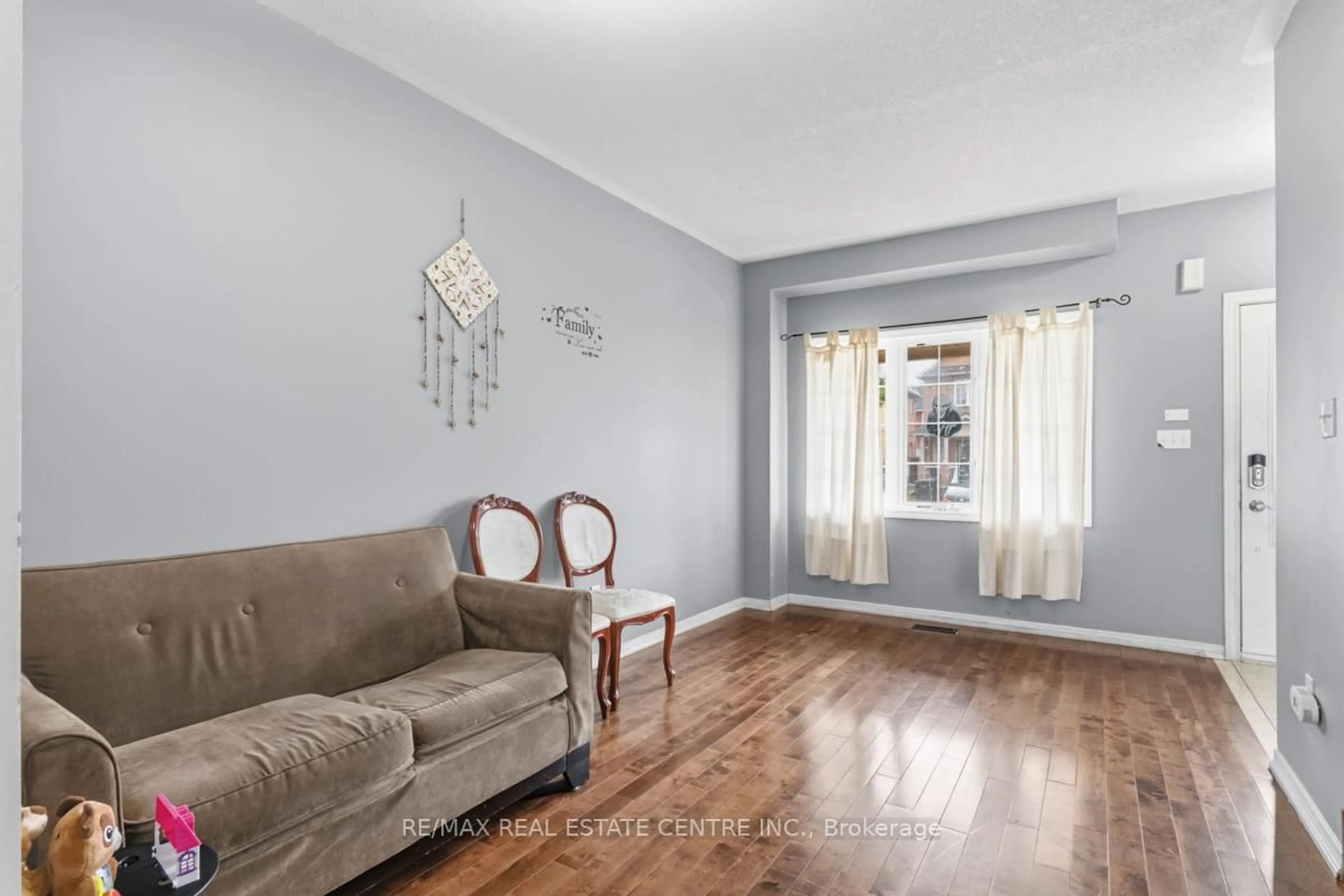 Living room with furniture, unknown for 13 Milkweed Cres, Brampton Ontario L7A 1T8