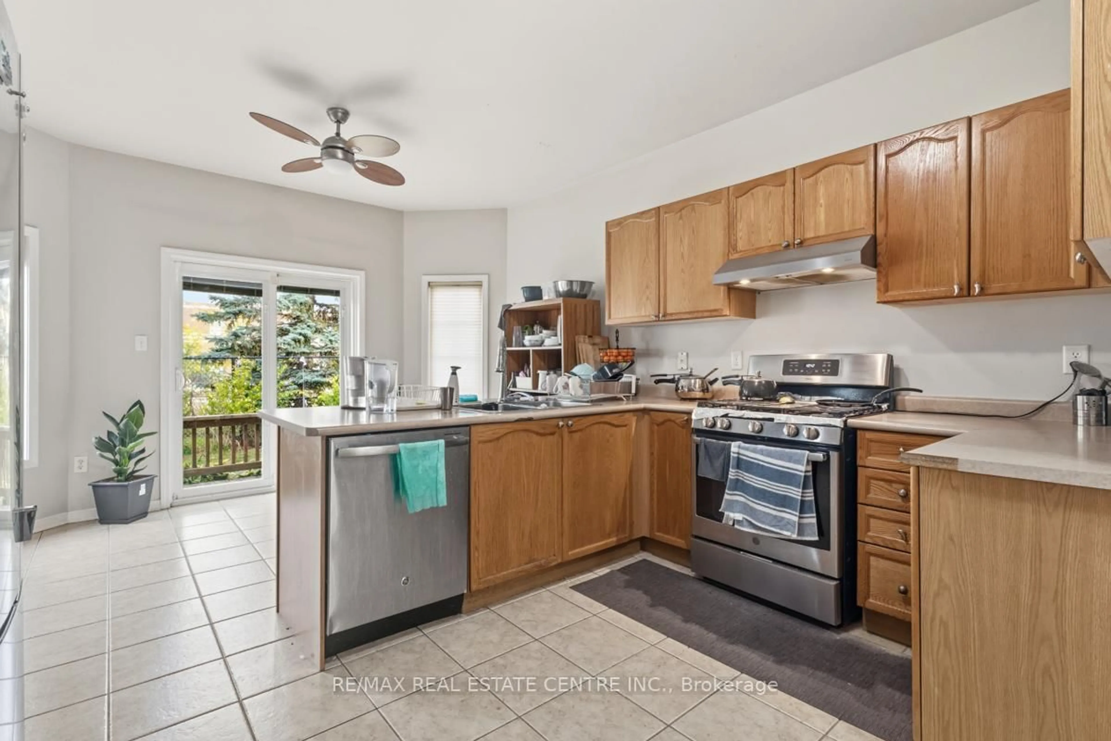 Standard kitchen, ceramic/tile floor for 13 Milkweed Cres, Brampton Ontario L7A 1T8