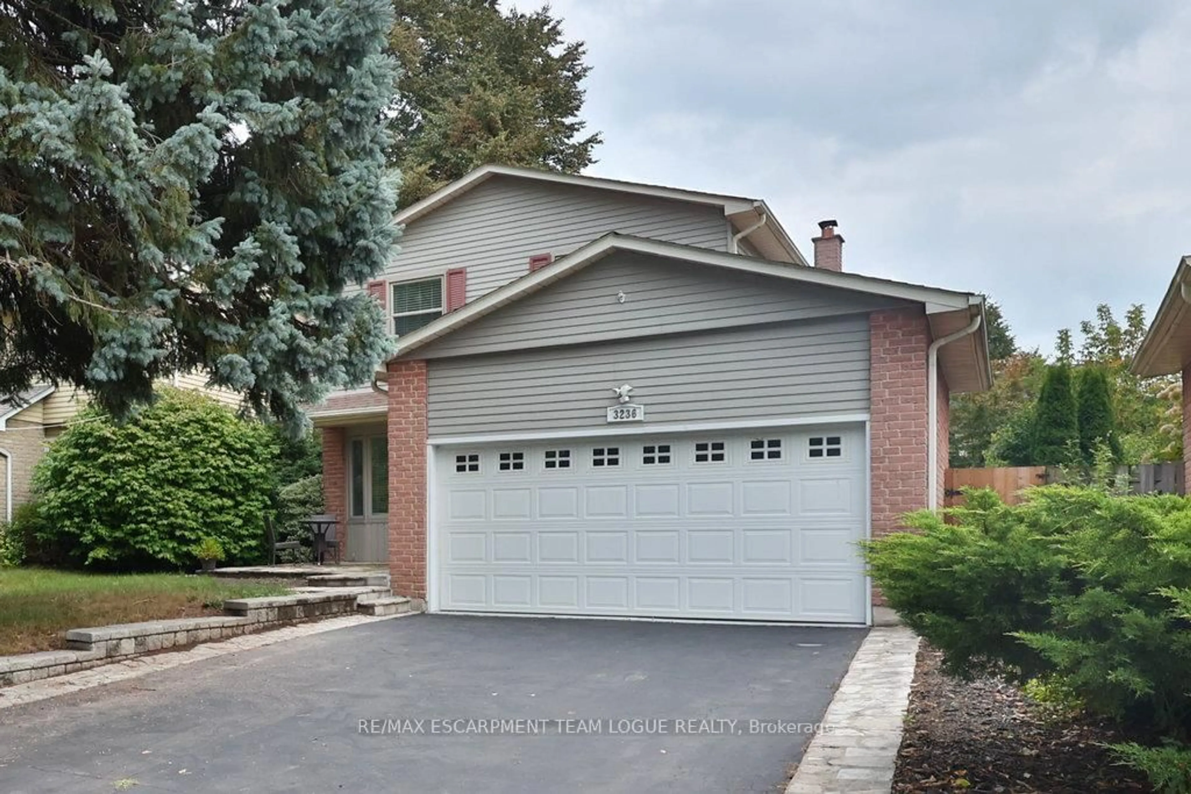 Home with brick exterior material, street for 3236 Ulman Rd, Oakville Ontario L6L 5T1