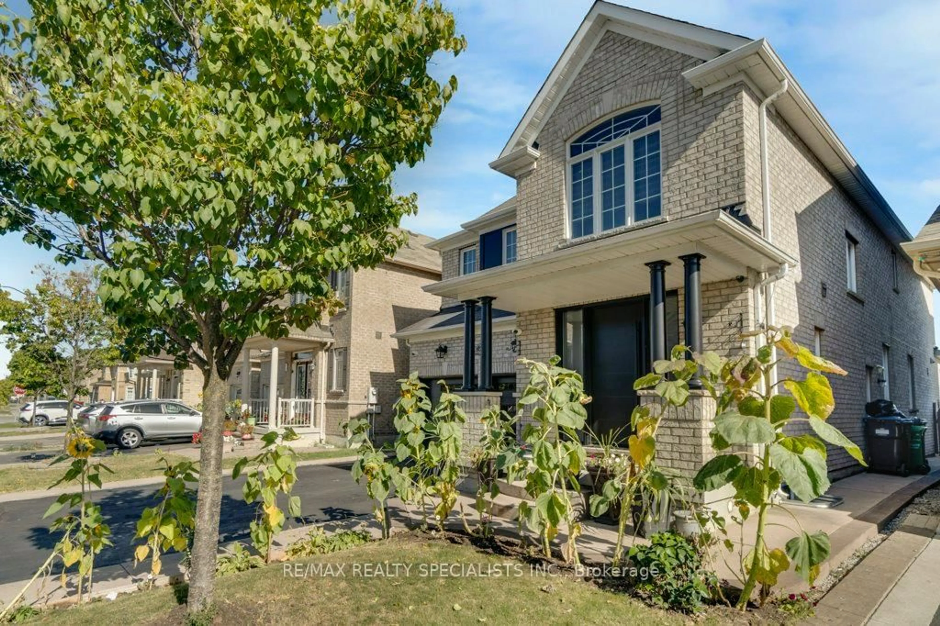 Home with brick exterior material, street for 7 NEWINGTON Cres, Brampton Ontario L6P 3G3