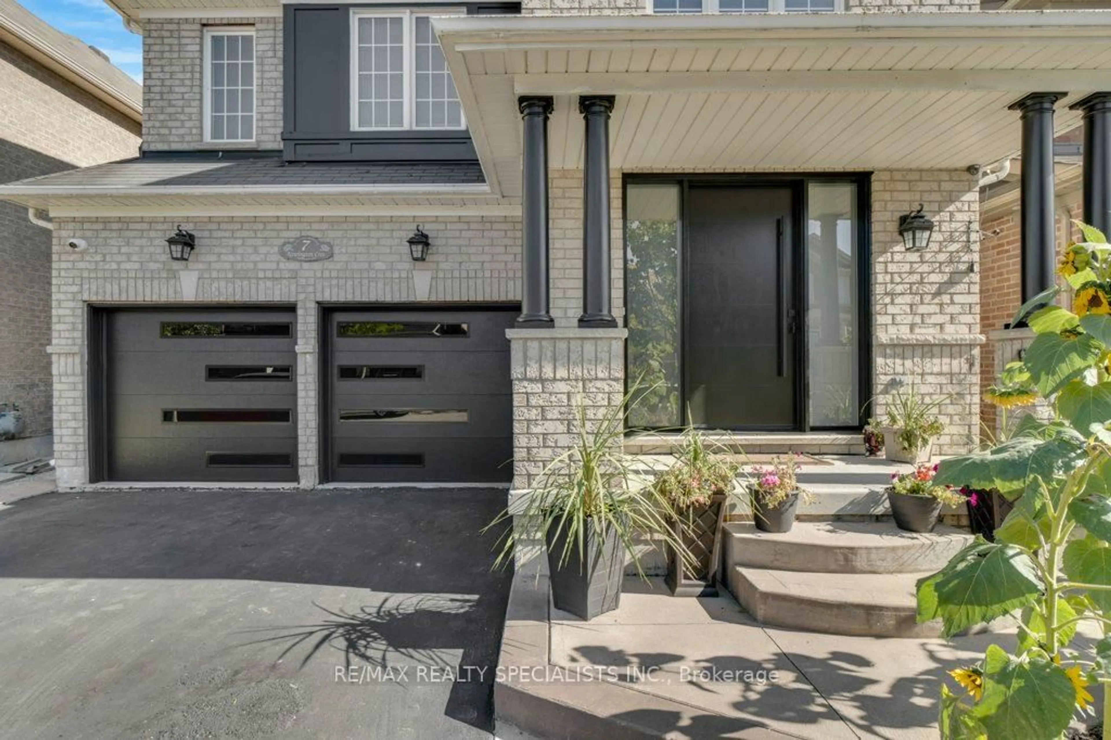 Home with brick exterior material, street for 7 NEWINGTON Cres, Brampton Ontario L6P 3G3