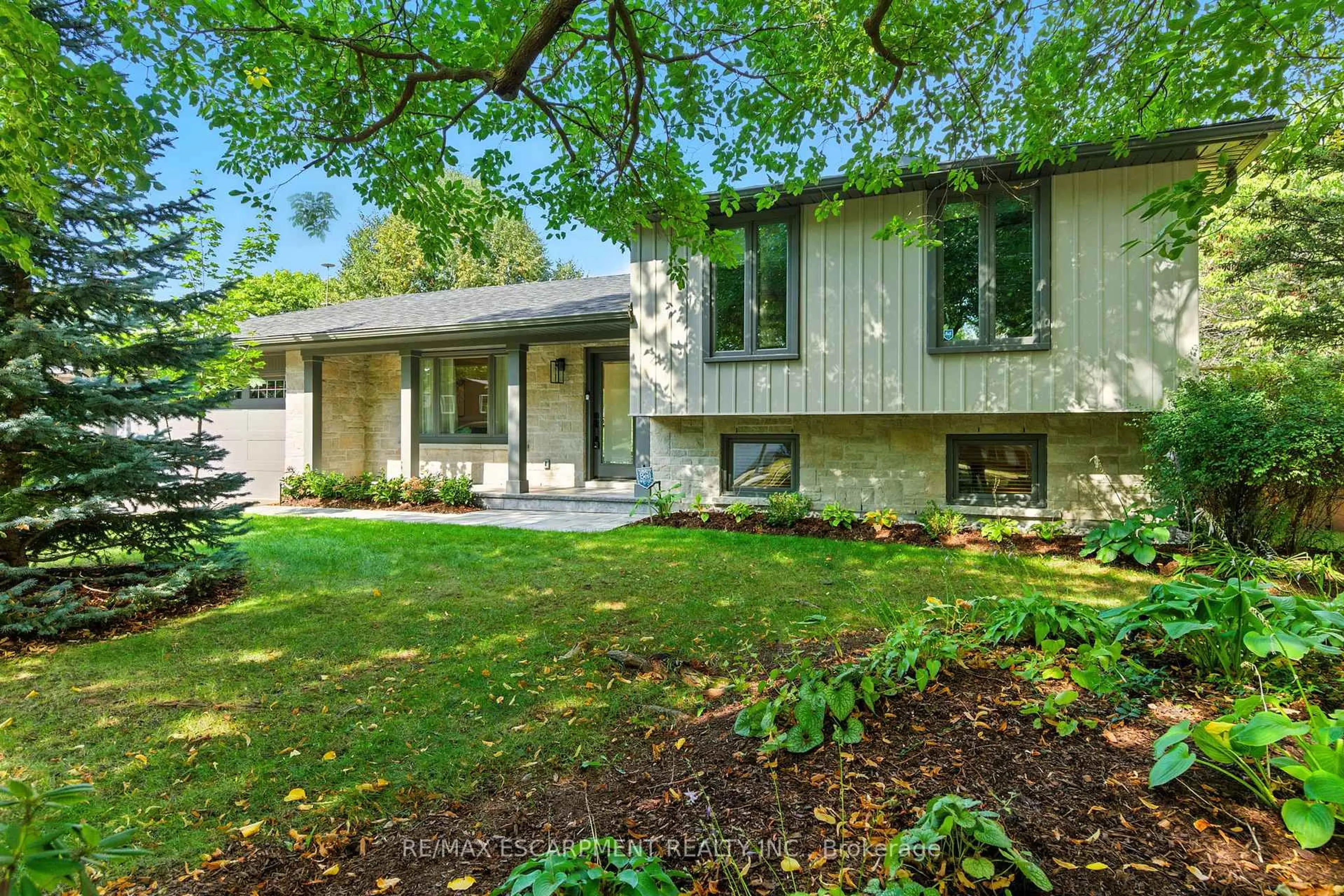 Home with vinyl exterior material, street for 535 Vanguard Cres, Oakville Ontario L6L 5G6