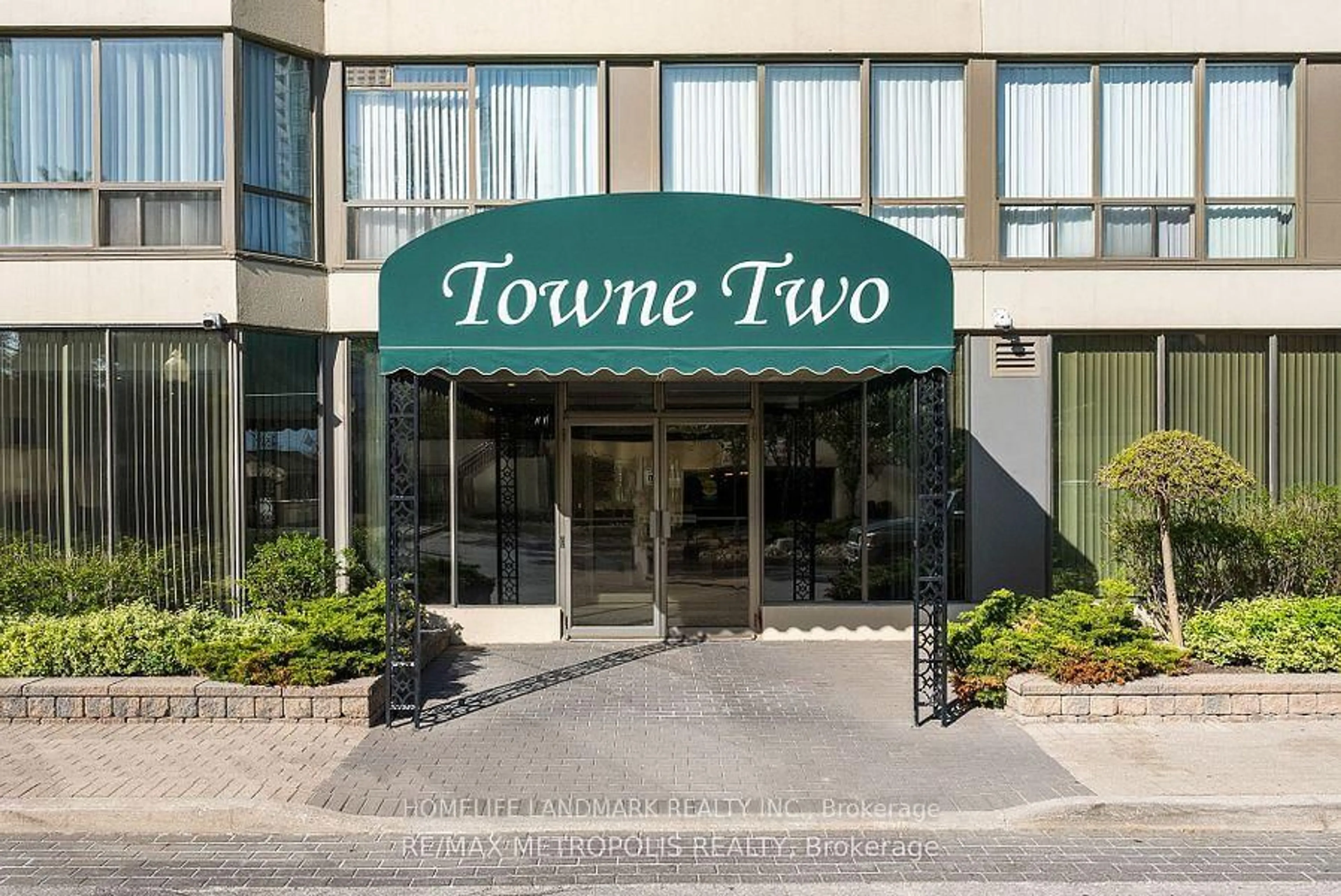 Indoor foyer for 55 Elm Dr #1002, Mississauga Ontario L5B 3Z3
