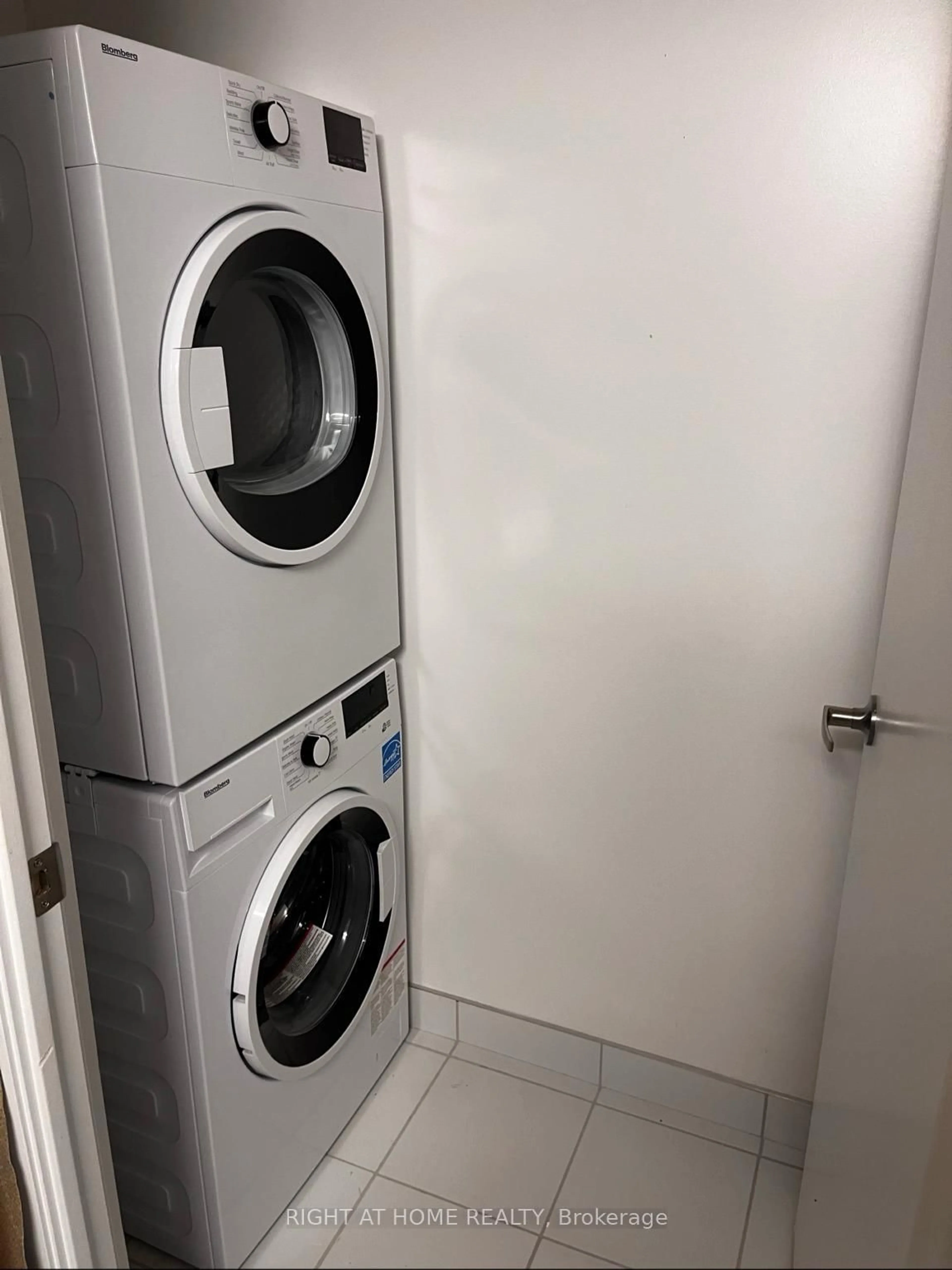 Laundry room for 10 Gibbs Rd #415, Toronto Ontario M9B 6L6