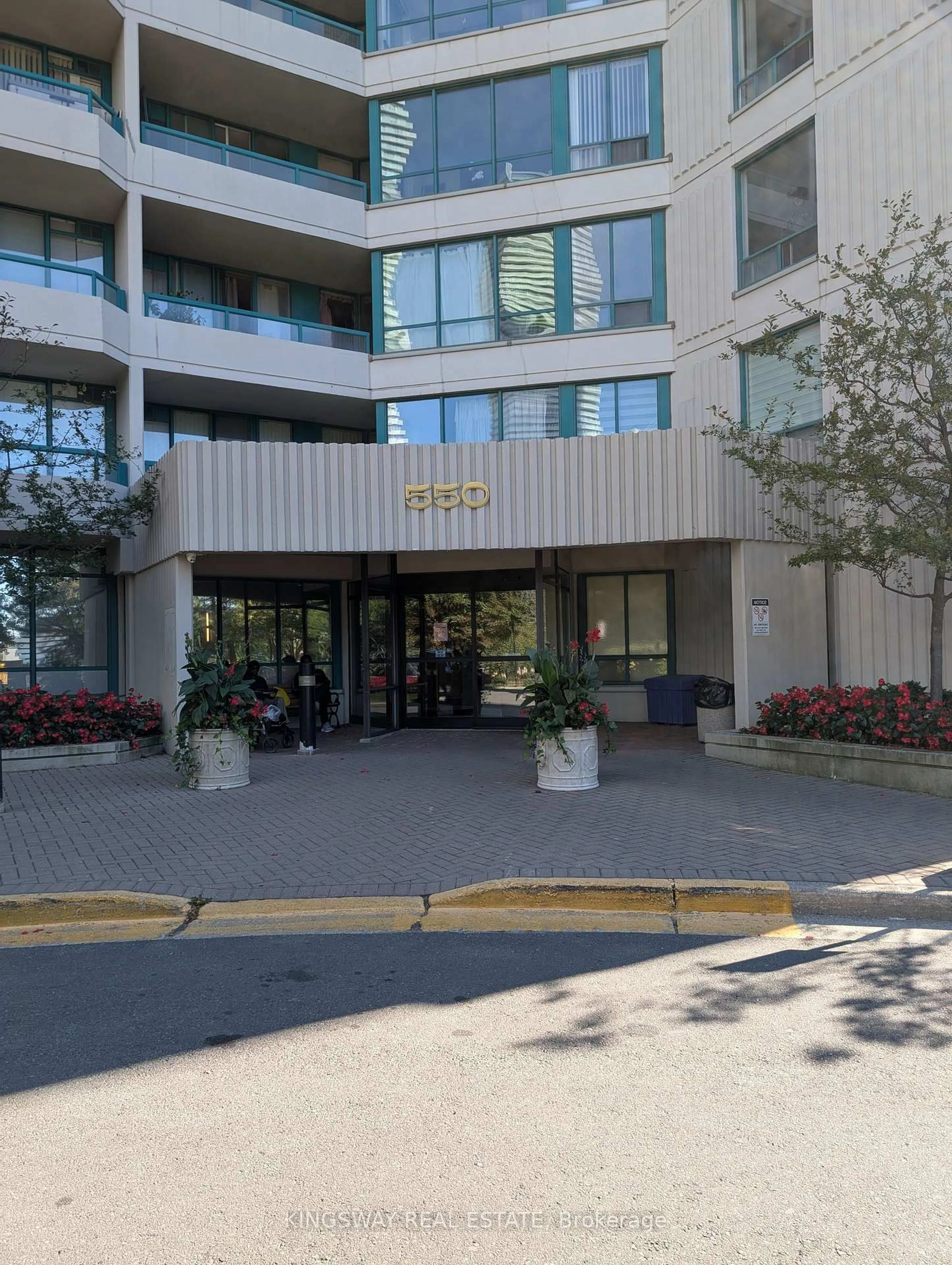 Indoor foyer for 550 Webb Dr #1406, Mississauga Ontario L5B 3Y4