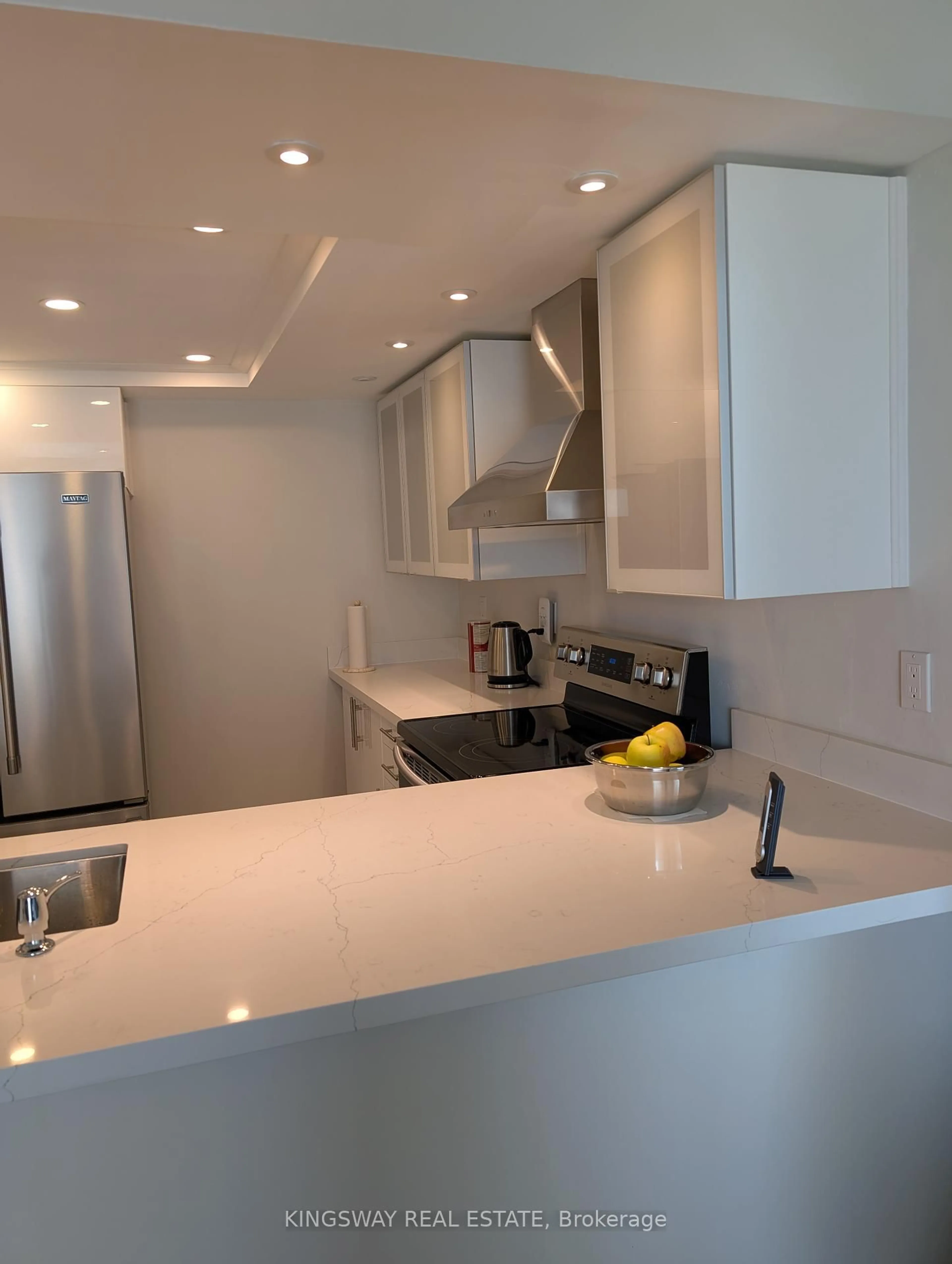 Open concept kitchen, unknown for 550 Webb Dr #1406, Mississauga Ontario L5B 3Y4