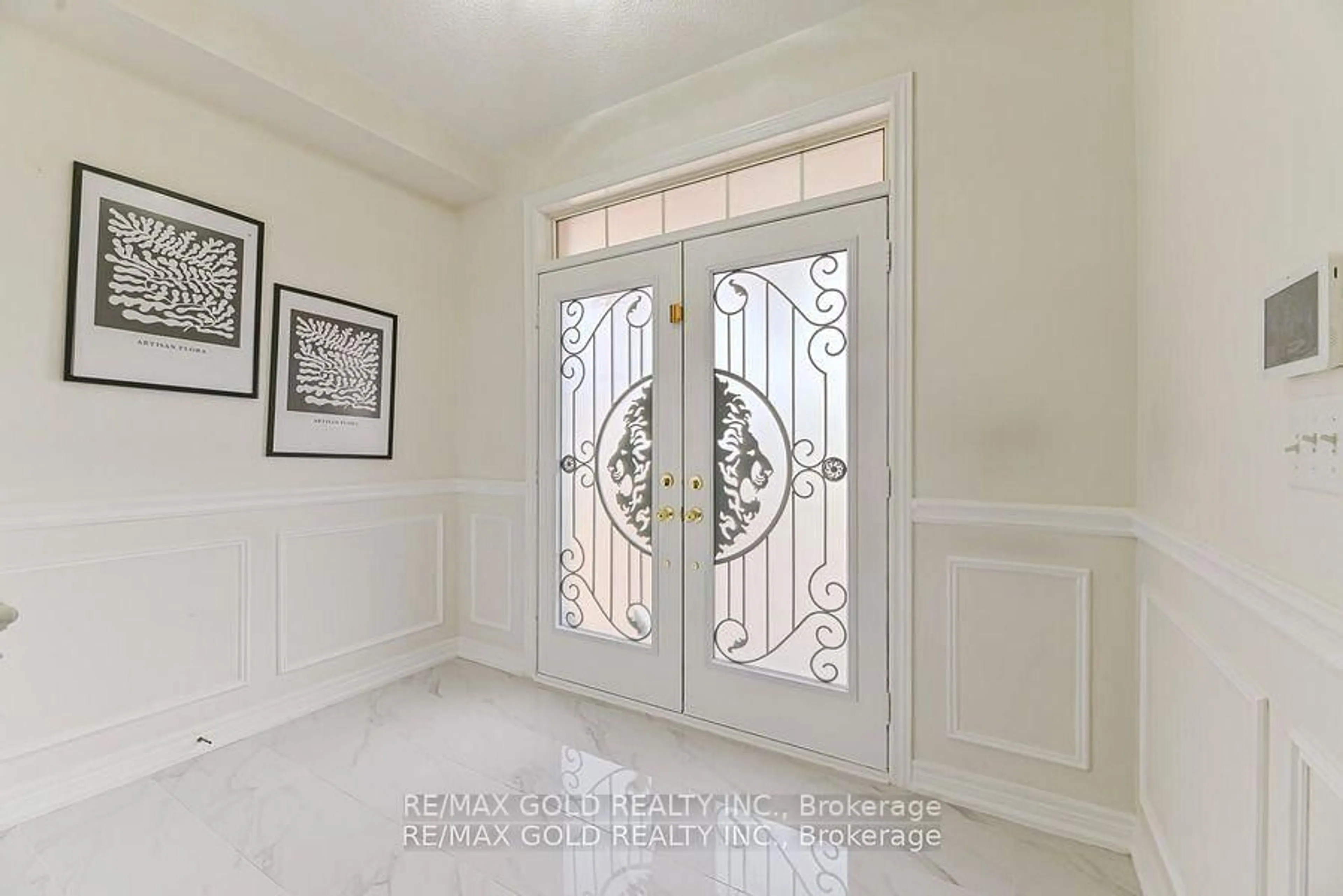 Indoor entryway for 9 Natronia Tr, Brampton Ontario L6P 3N1