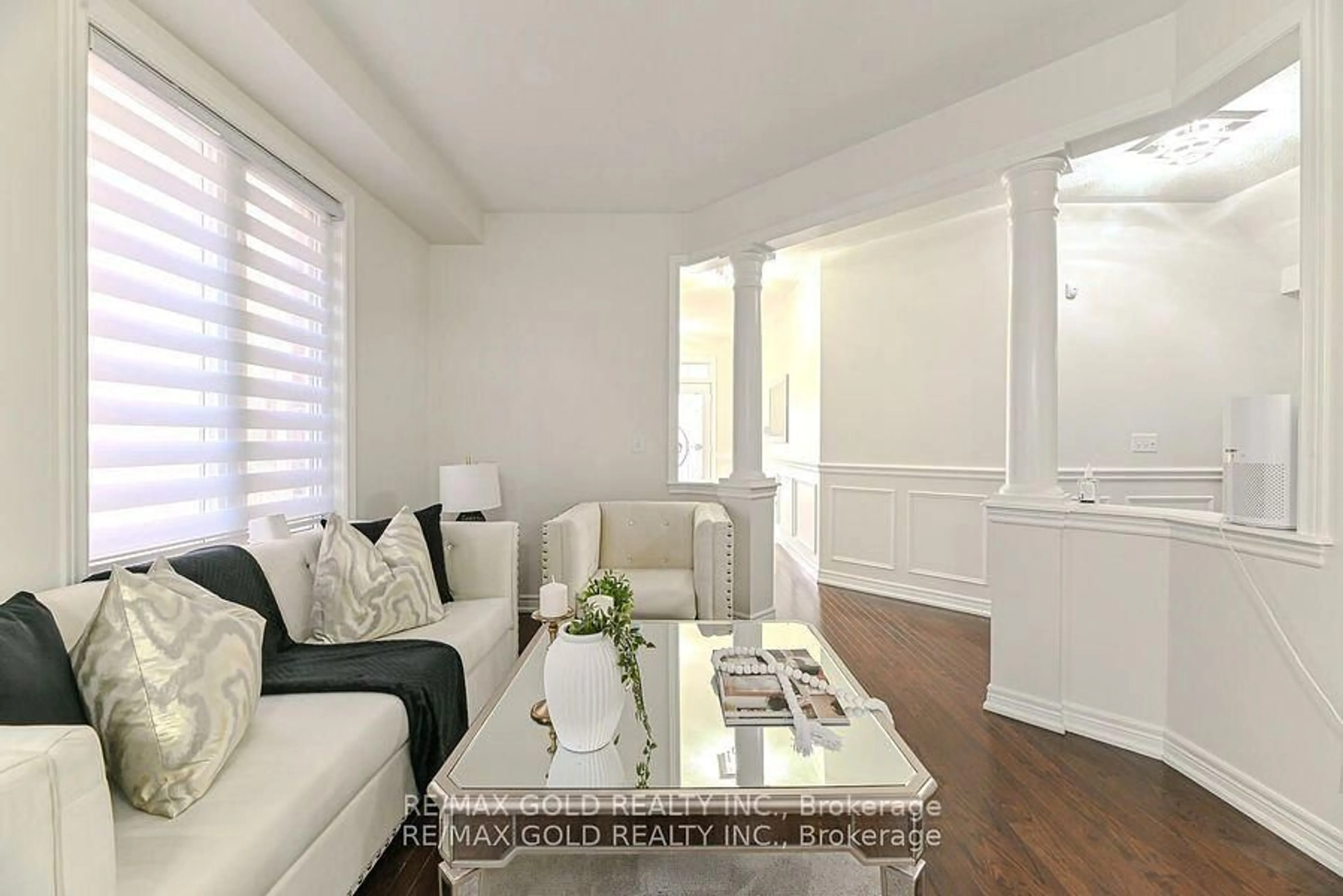Living room with furniture, wood/laminate floor for 9 Natronia Tr, Brampton Ontario L6P 3N1