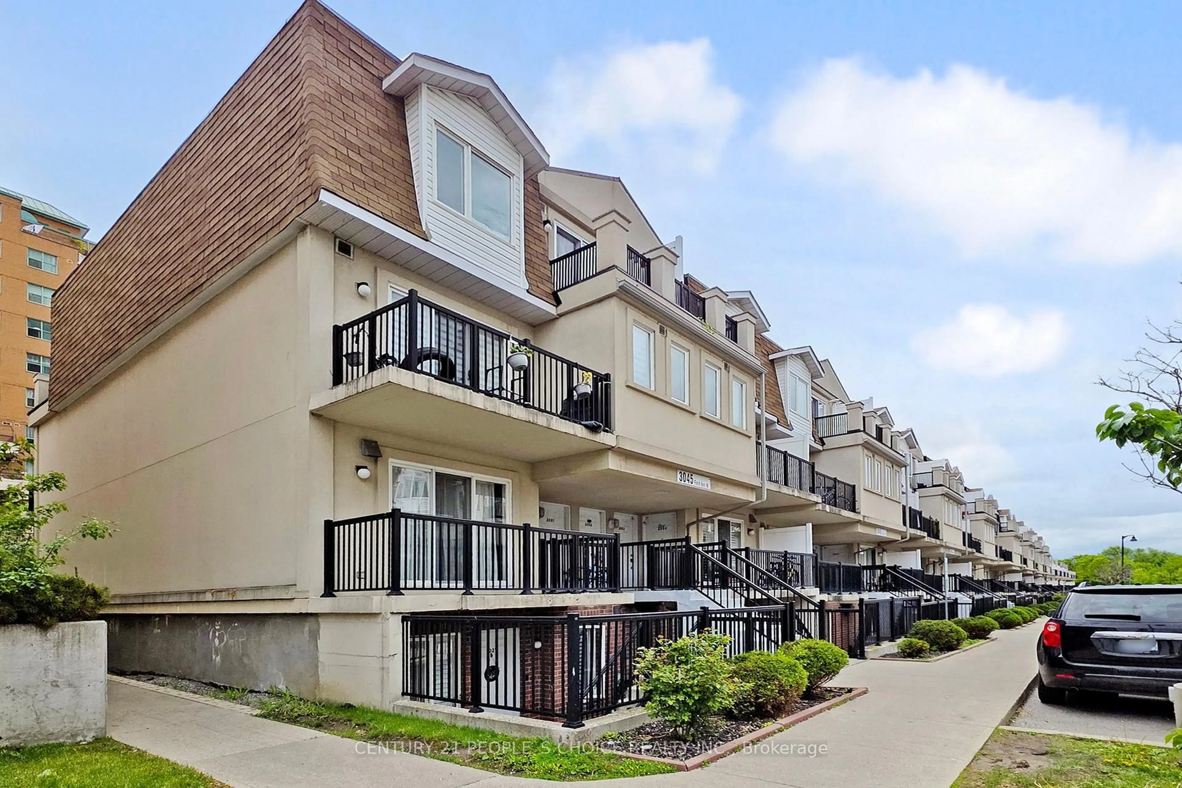 Patio, street for 3045 Finch Ave #1028, Toronto Ontario M9M 0A5