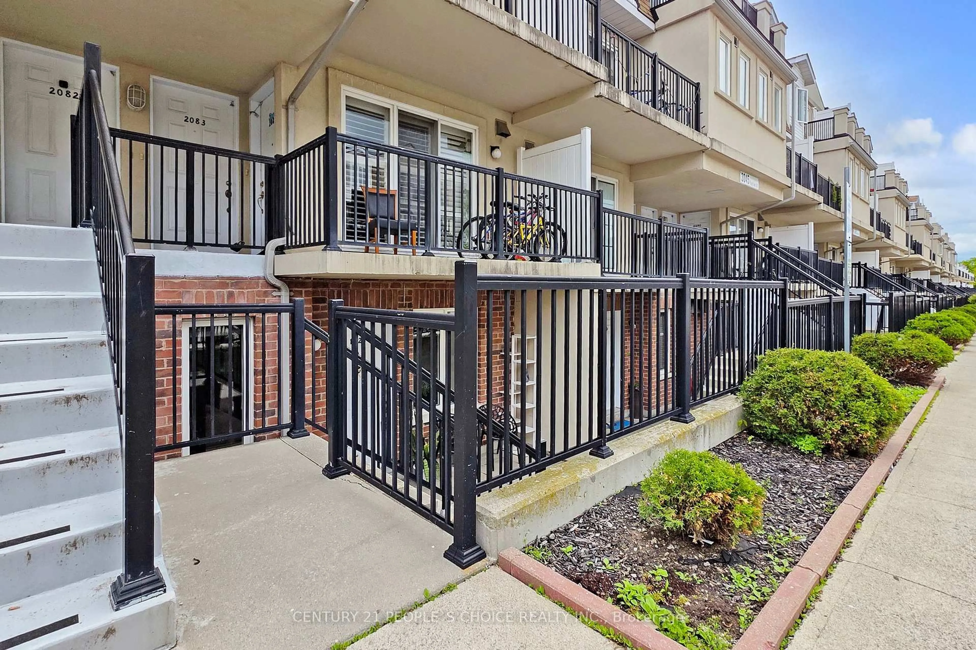 Patio, street for 3045 Finch Ave #1028, Toronto Ontario M9M 0A5