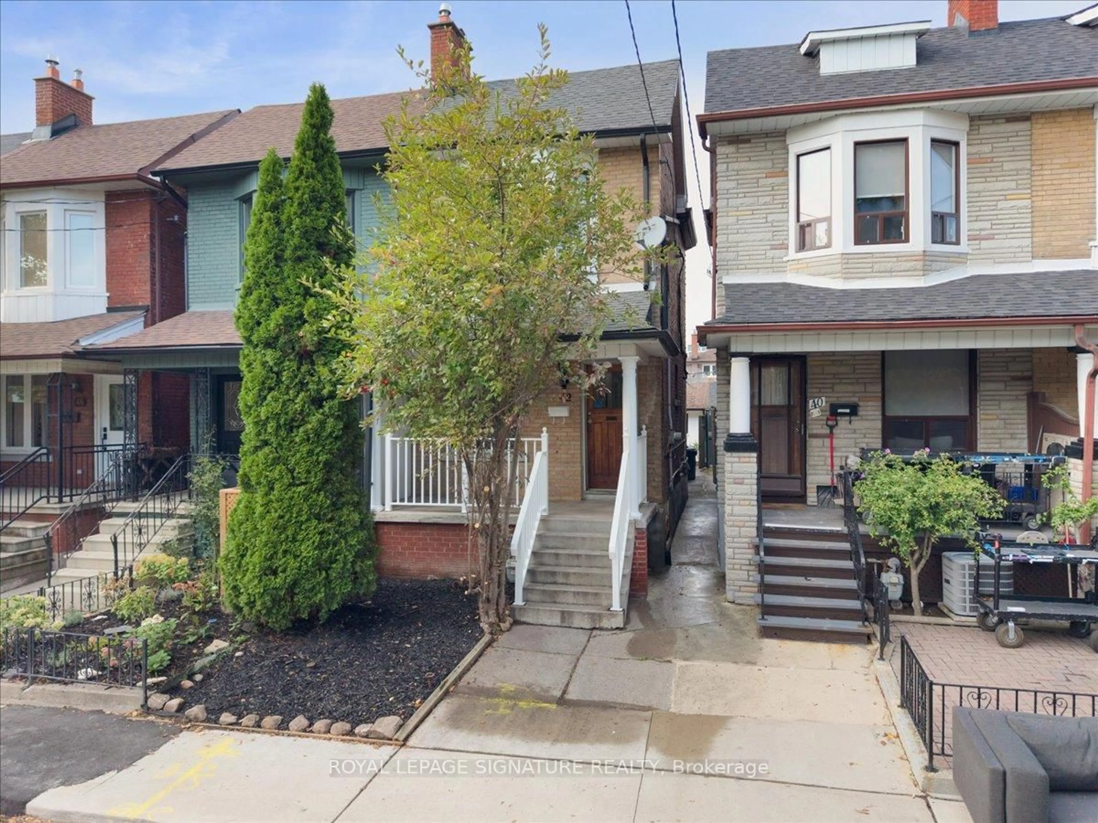 Unknown for 42 Manchester Ave, Toronto Ontario M6G 1V3