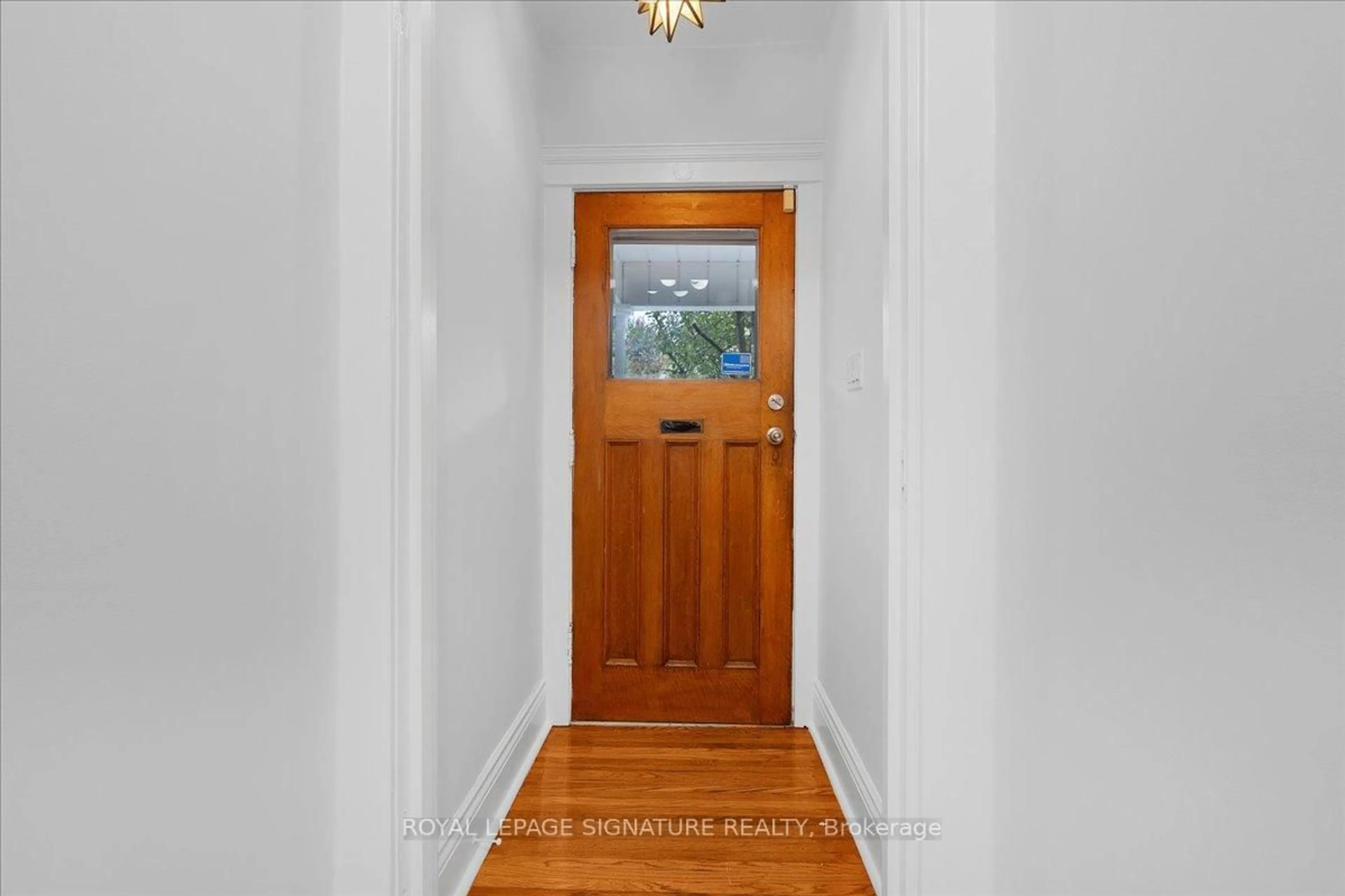 Indoor entryway for 42 Manchester Ave, Toronto Ontario M6G 1V3