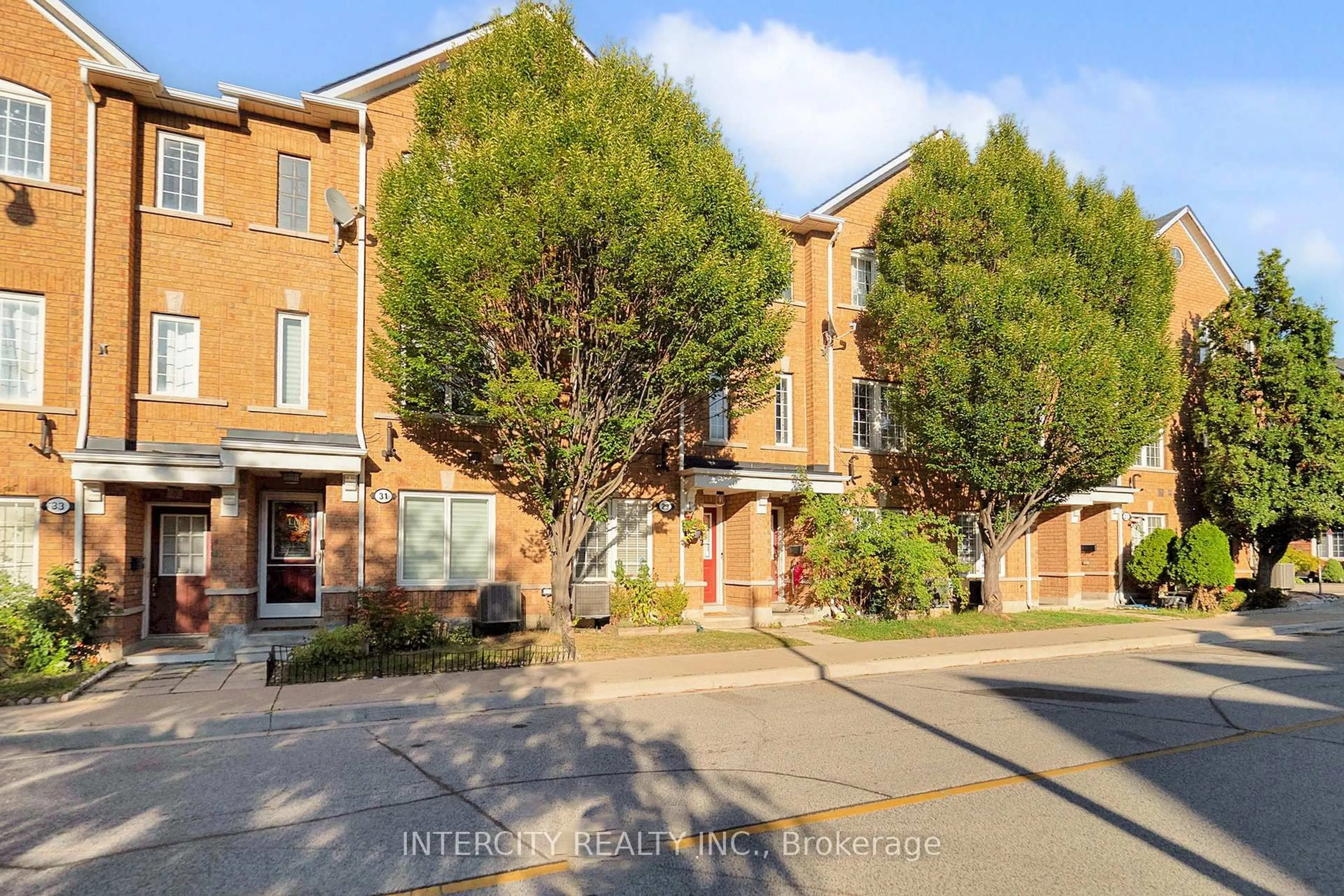 A pic from outside/outdoor area/front of a property/back of a property/a pic from drone, street for 29 Birdstone Cres, Toronto Ontario M6N 5H6