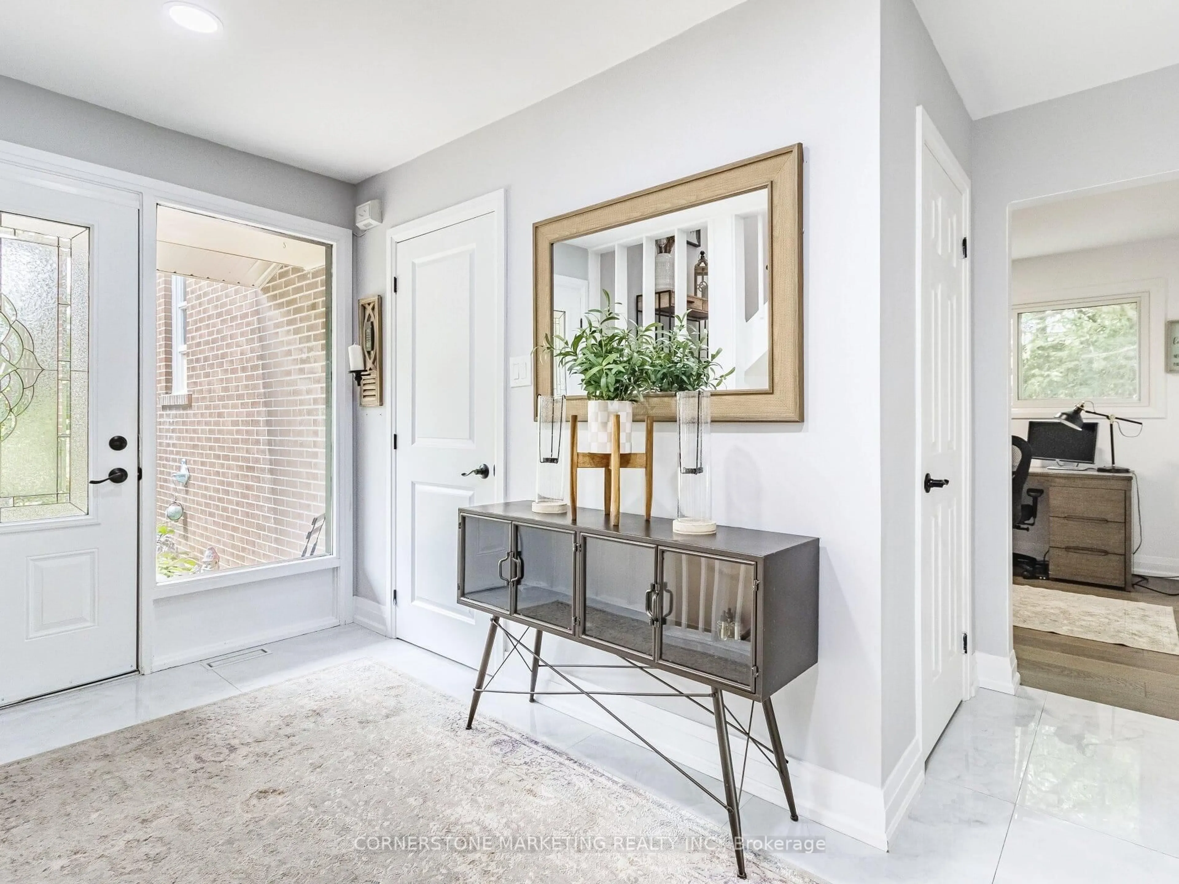 Indoor entryway for 1 Cedar Dr, Caledon Ontario L7K 1H4